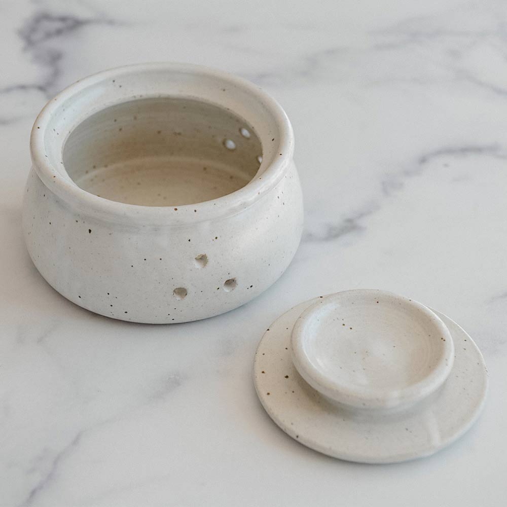 Premium Ceramic Garlic Keeper with Lid - Airtight Storage for Fresh Garlic, Onions & Vegetables - Perfect for Kitchen, Pantry & Countertop Organization