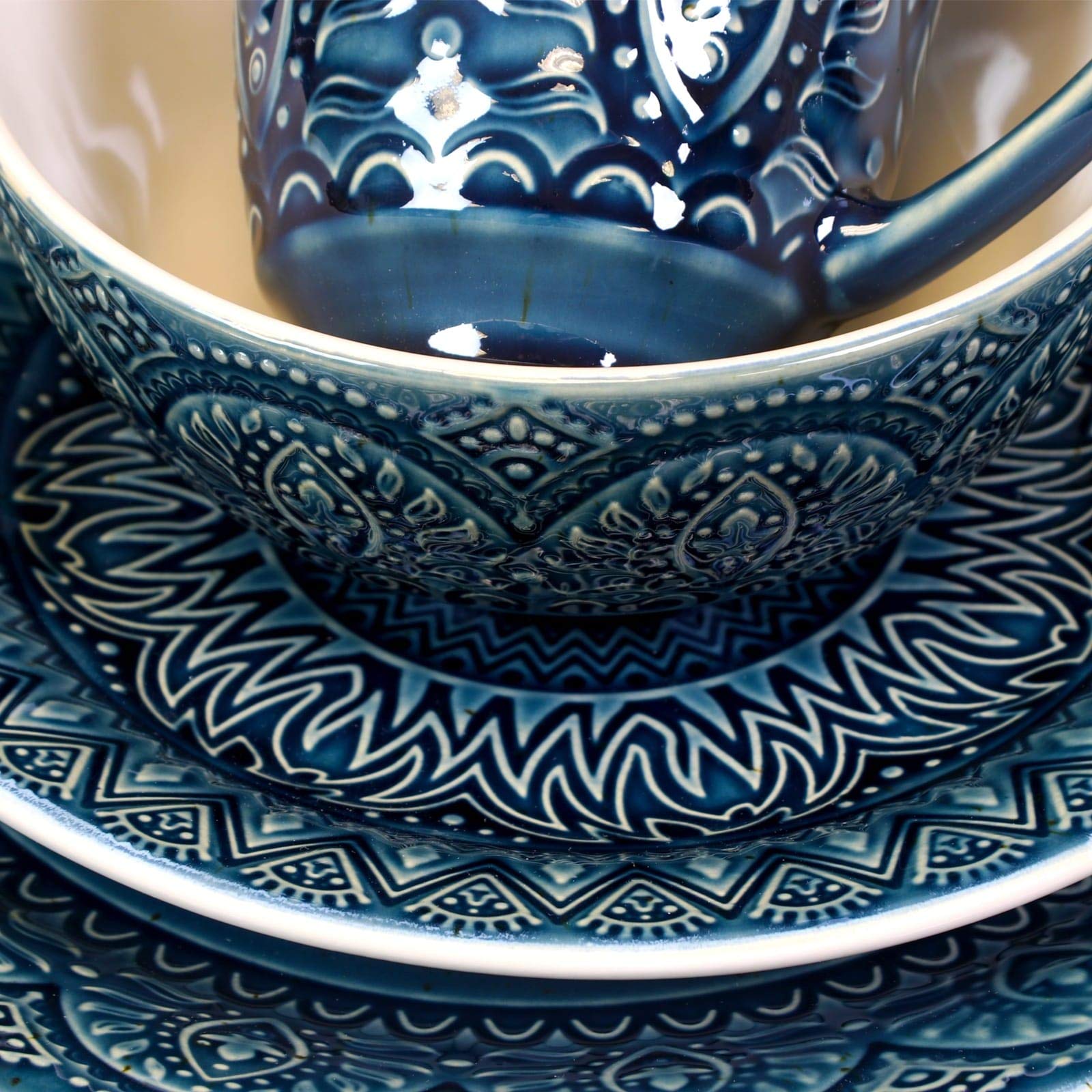 16-Piece Stoneware Dinnerware Set - Blue Textured Casual Round Plates & Bowls, Microwave & Dishwasher Safe for Everyday Use, Family Dinners & Entertaining Guests