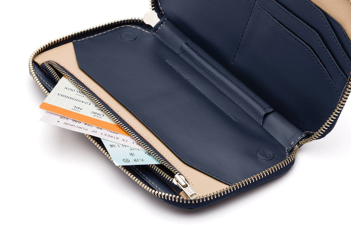 Bellroy Carry Out Wallet - Slim RFID Blocking Travel Wallet for Men & Women | Perfect for Everyday Use, Travel & Business (Black)