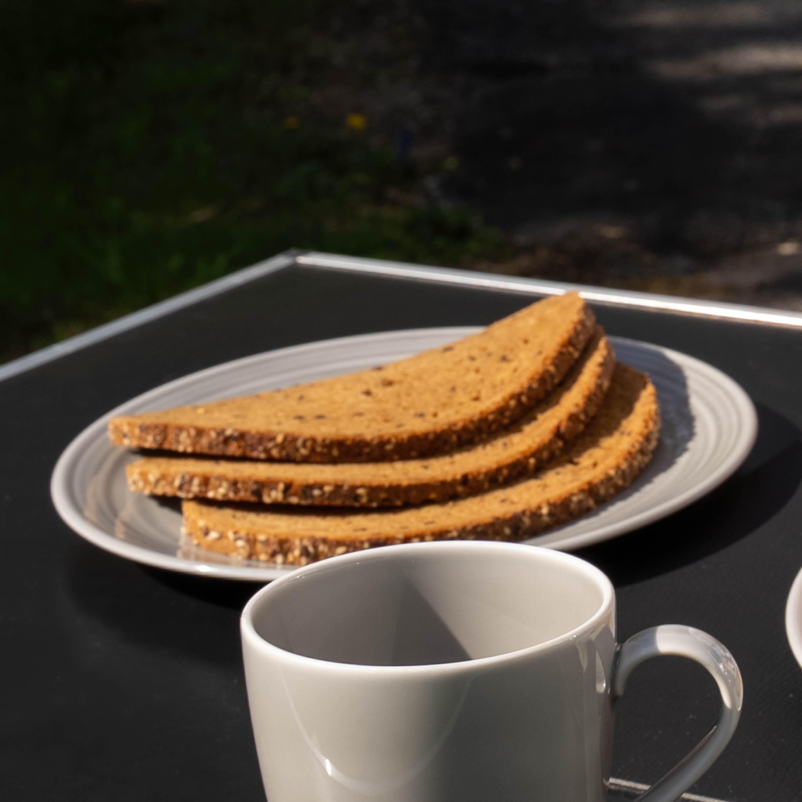 Premium Porcelain Plate with Magnet - 23 cm (9 inch) - Elegant Dining & Kitchen Decor for Home, Parties, and Gifts