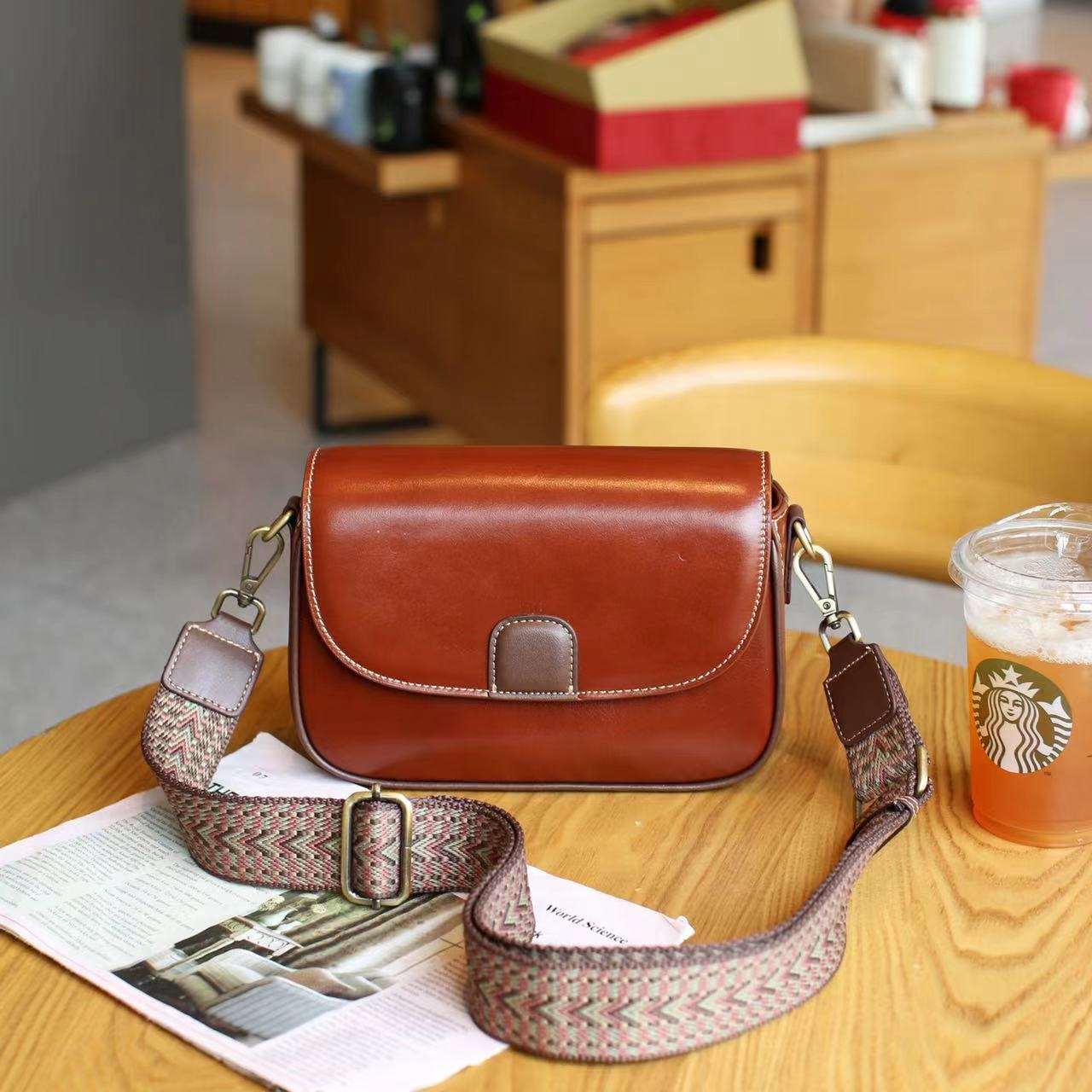 Stylish Compact Leather Crossbody Purse for Women - Fashionable Small Shoulder Bag with Adjustable Strap - Perfect for Travel, Shopping & Everyday Use