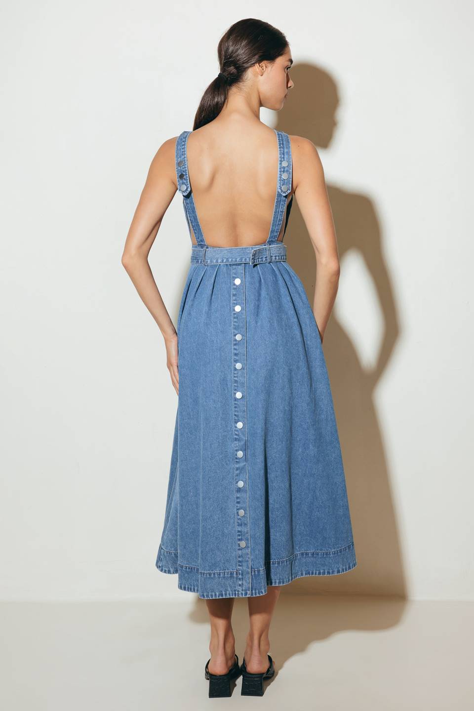 Effortless Edge Open Back Denim Midi Dress - Stylish & Comfortable for Casual Outings, Date Nights & Summer Events