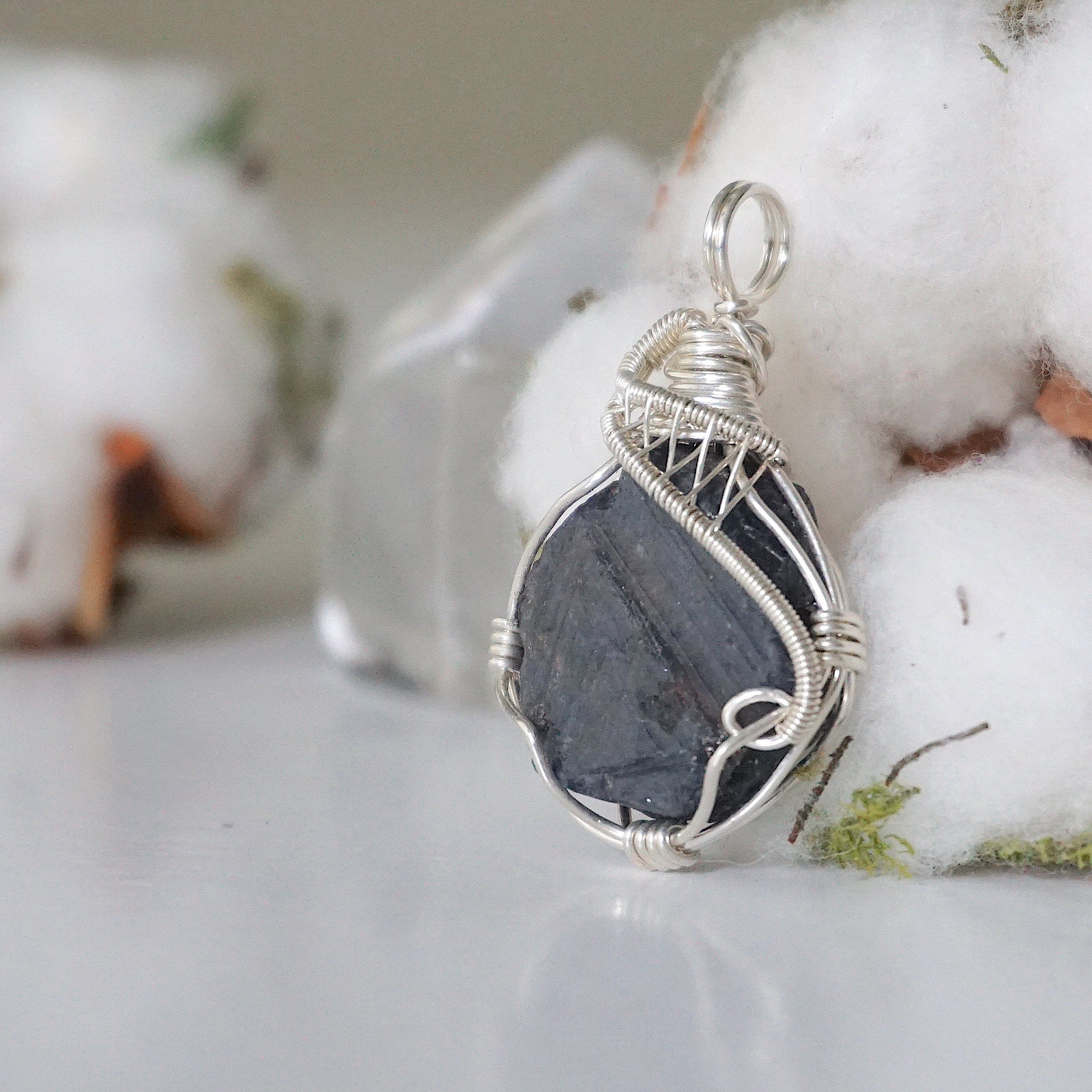Natural Raw Sapphire Sterling Silver Pendant Necklace for Women - Elegant Healing Crystal Jewelry for Meditation, Yoga & Spiritual Gifts