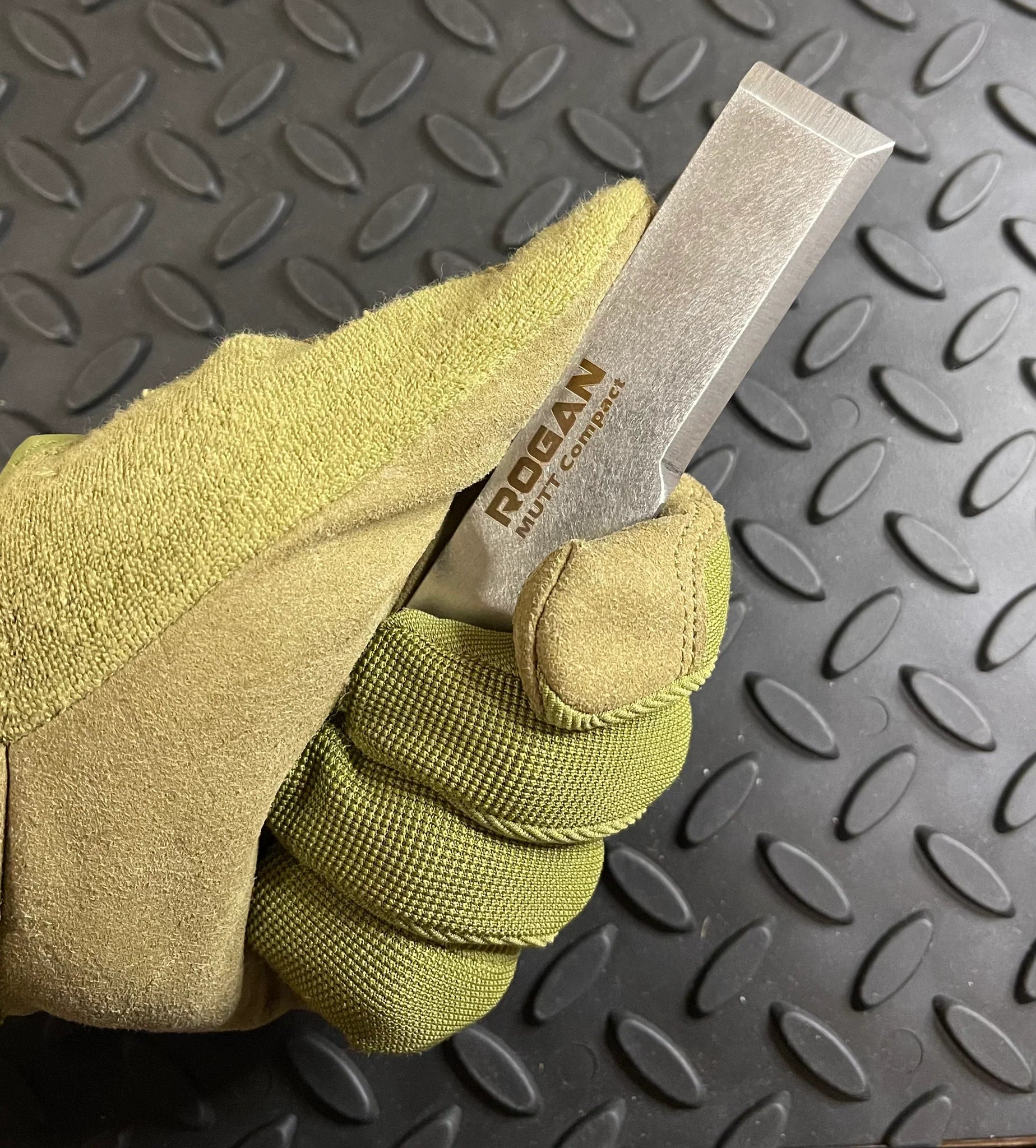 MUTT COMPACT Pry Bar - Durable Pocket Pry Tool for EDC, Survival & Outdoor Use - Perfect for Camping, Hiking & DIY Projects