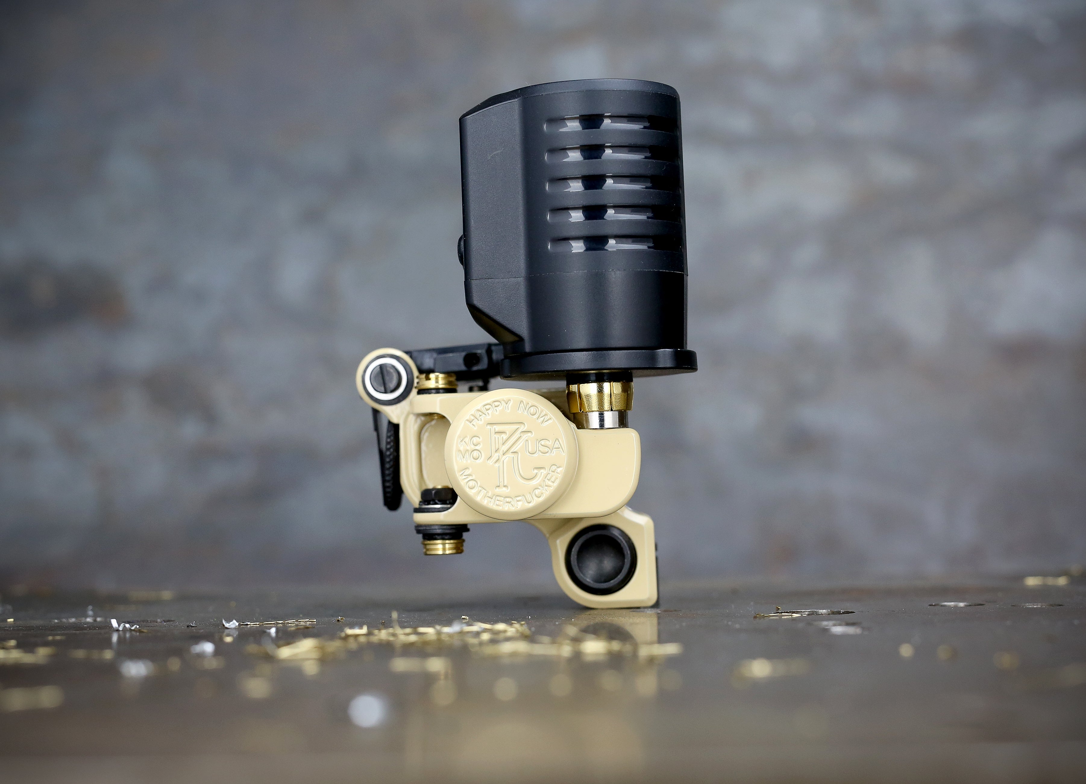 Dan Kubin Sidewinder 46er Featherweight Sand & Black Aluminum RCA with Clip Cord - Perfect for Tattoo Artists & Professional Studio Use