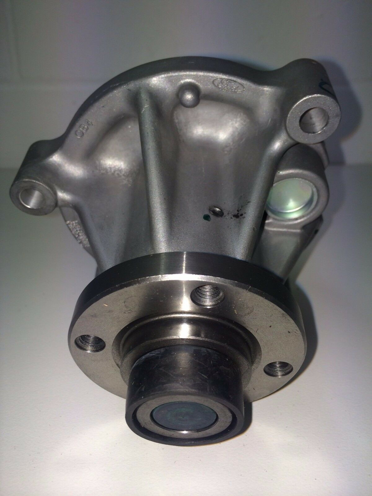 High-Performance BA BF FG V8 Ford Water Pump - Replacement for Ford Vehicles - Ideal for Engine Cooling & Maintenance