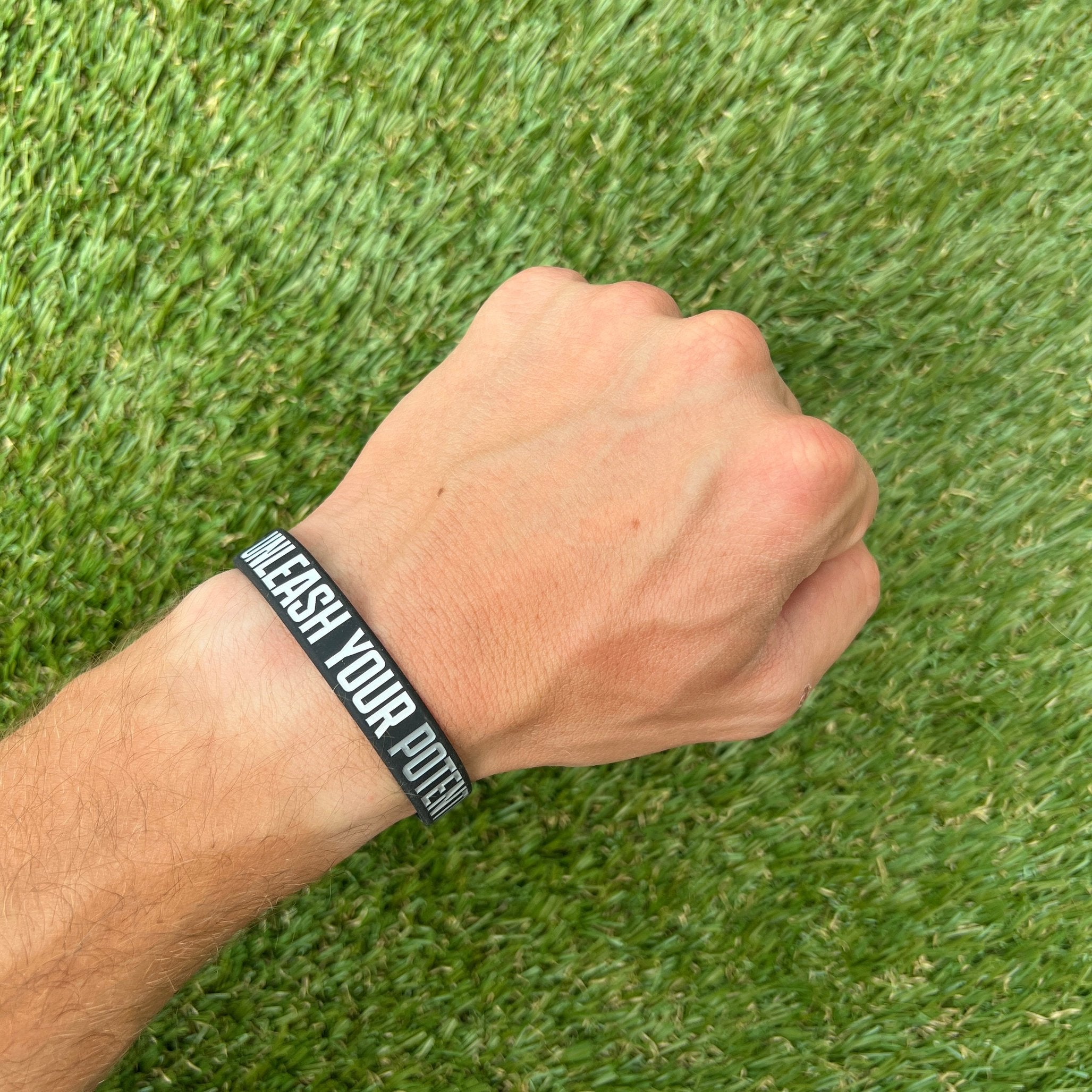 Motivational Wristband - UNLEASH YOUR POTENTIAL - Inspirational Fitness & Workout Bracelet for Men & Women - Perfect for Gym, Running, Yoga & Daily Motivation