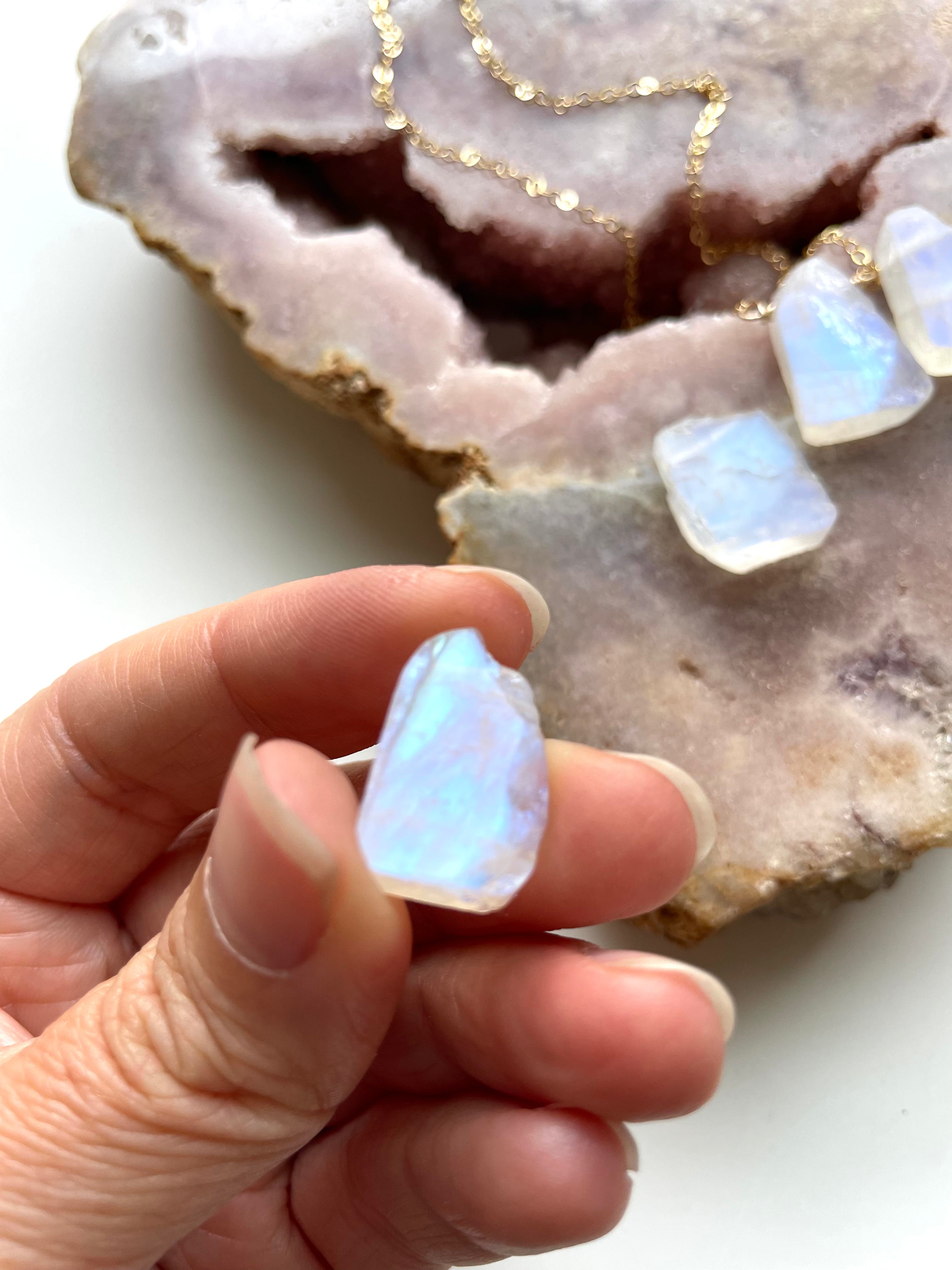 Natural Rainbow Moonstone Crystal Necklace - Healing Stone Jewelry for Women, Spiritual Protection & Positive Energy - Perfect for Meditation, Yoga & Everyday Wear
