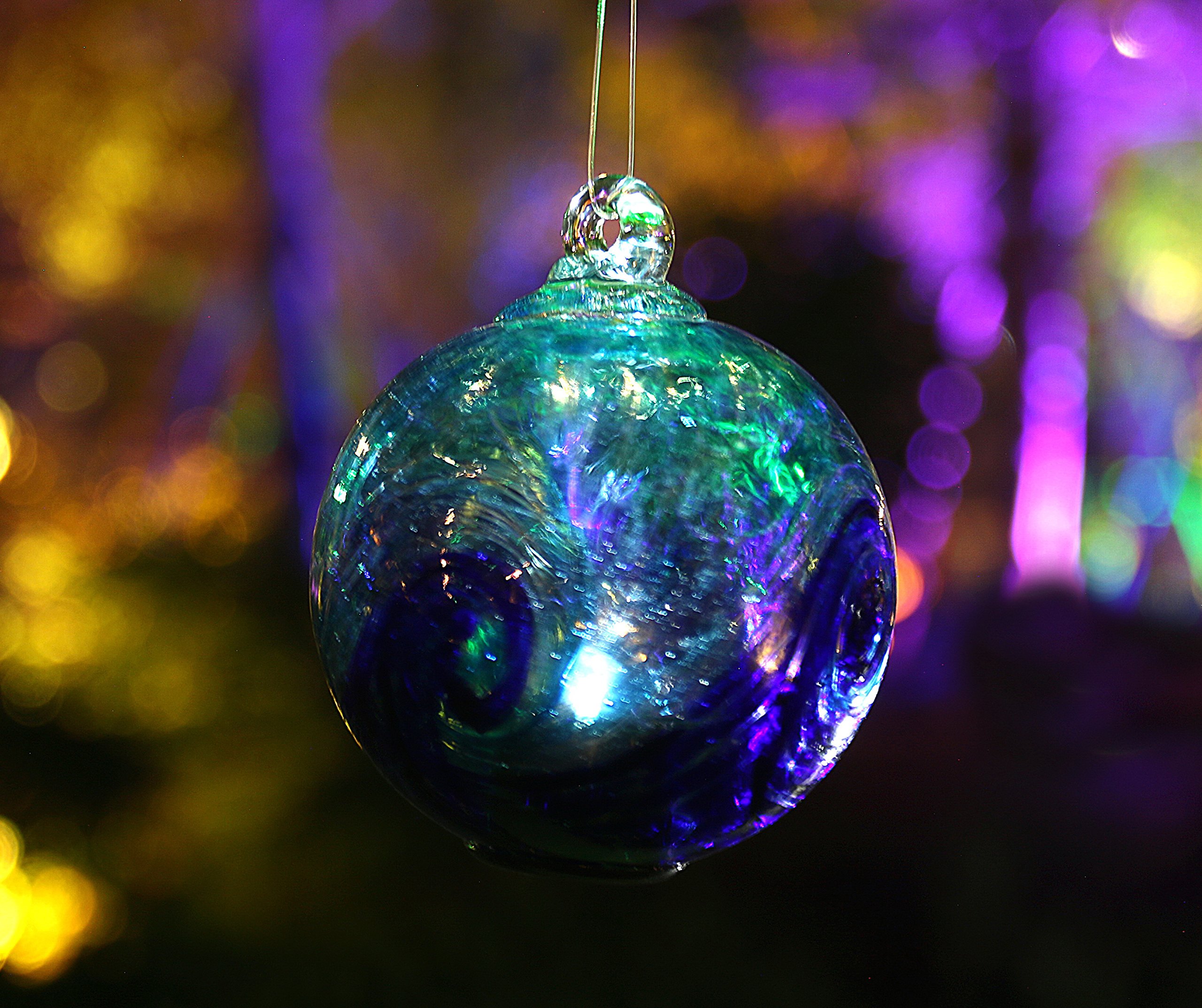 4.6-Inch Solar Hanging Glass Gazing Ball - Aqua-Blue Swirl Outdoor Garden Decor for Patio, Yard & Landscape - Solar-Powered Decorative Orb for Evening Ambiance