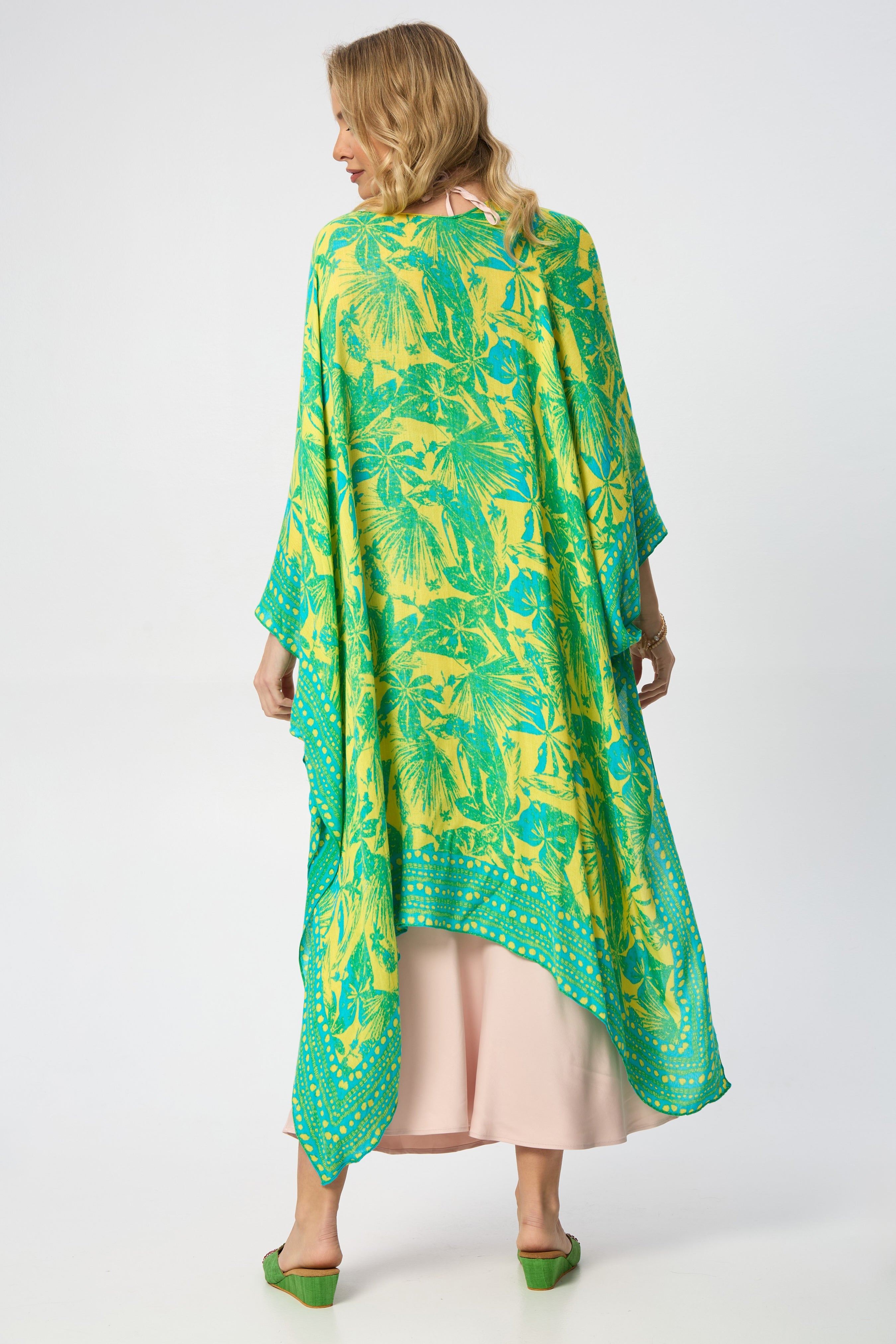 Stylish Tropical Print Kimono Robe - Lightweight Summer Cover Up for Women - Perfect for Beach, Pool, and Vacation Wear