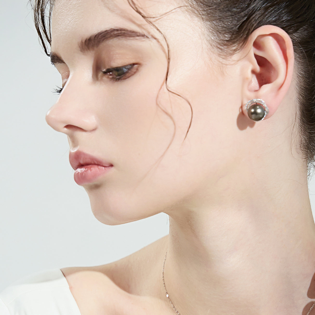 18K Gold Tahitian Pearl Earrings - Genuine Black Pearl Stud Earrings for Women, Luxury Jewelry Gift for Her - Perfect for Weddings, Parties & Special Occasions