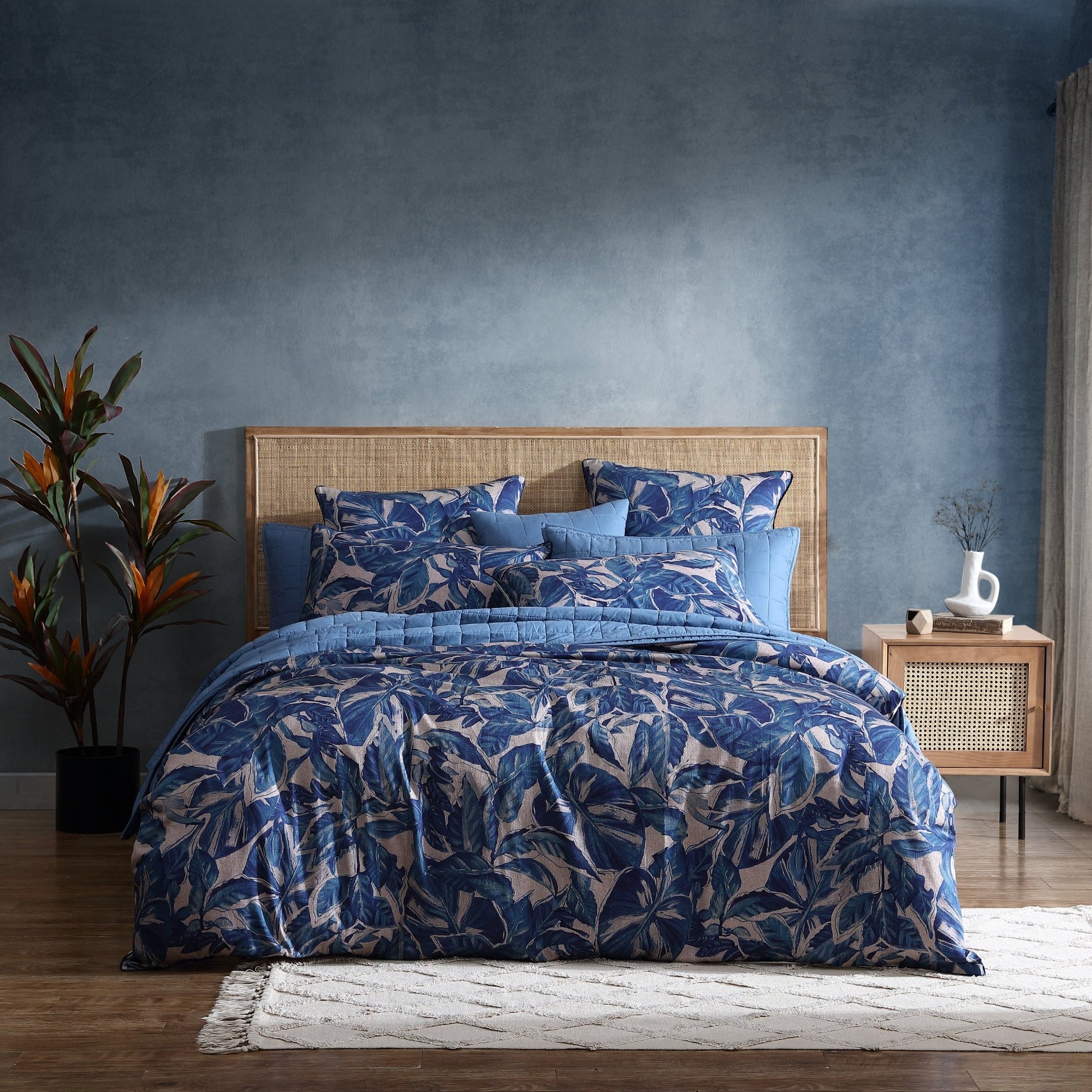 Elio Blue Quilt Cover Set - Premium Bedding by Logan & Mason | Soft & Breathable Queen/King Size Duvet Cover Set | Perfect for Master Bedroom, Guest Room & Luxury Hotels