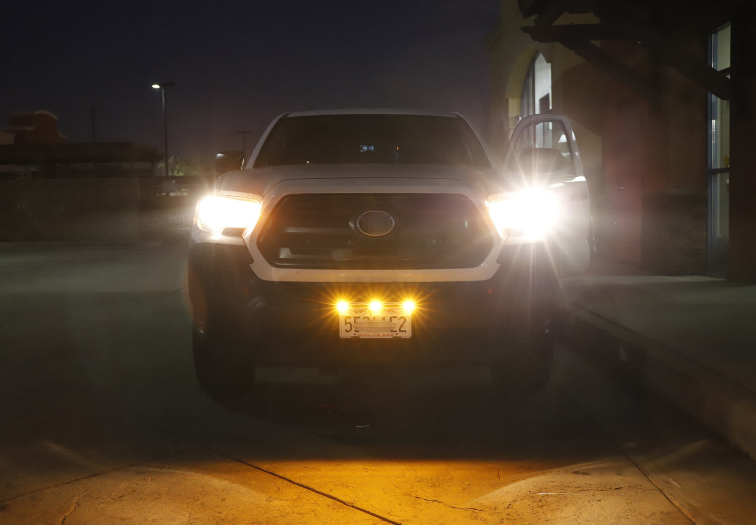 3 Dot Raptor Style Front License Plate Frame with Amber LED Clearance Lightbar - Heavy Duty Off-Road Truck Accessory for Ford F150 Raptor & Pickup Trucks (Ideal for Night Driving & Off-Road Adventures)