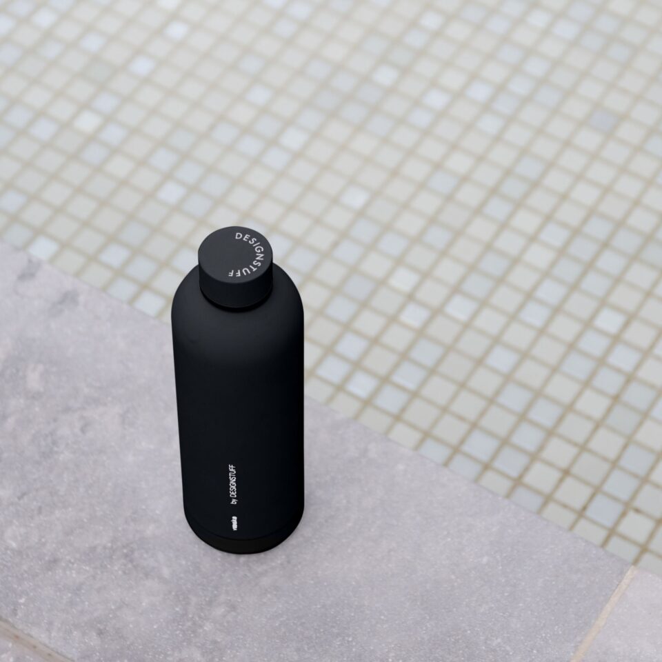 DESIGNSTUFF 750ml Insulated Stainless Steel Water Bottle - Leakproof, BPA-Free, Vacuum Insulated for Hot & Cold Drinks - Perfect for Gym, Hiking, Travel & Office Use - Black