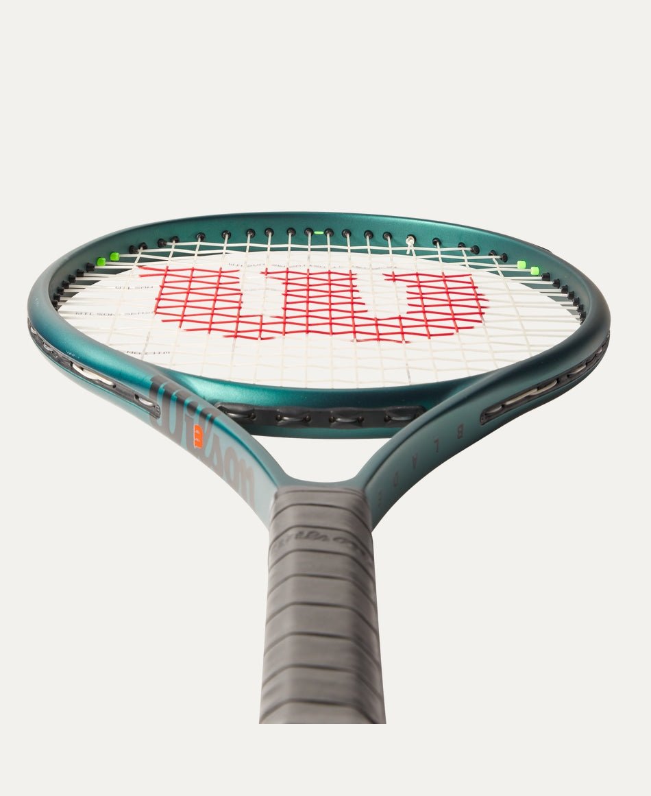 Wilson Blade V9 26 Junior Tennis Racquet | Lightweight Kids Tennis Racket for Beginners | Perfect for Junior Tennis Training & Matches