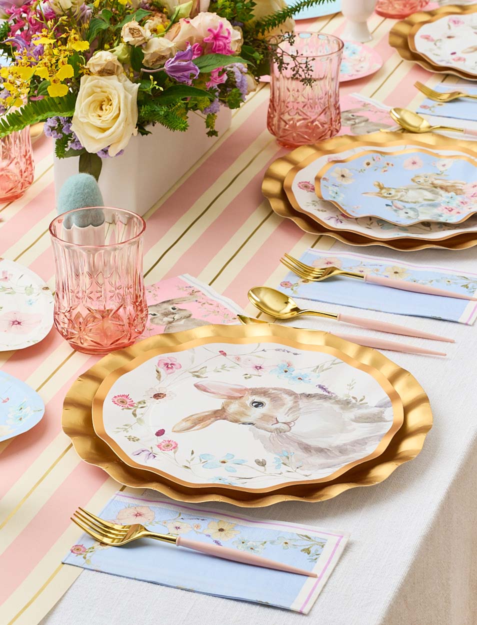 Elegant Wavy Dinner Plates Set of 8 - Easter Tableware for Holiday Dining & Party Decor