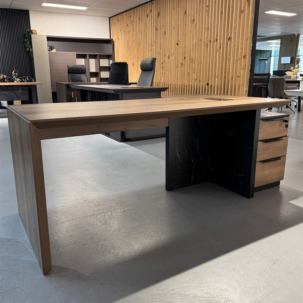 LOGAN Executive Desk Reversible 180cm Warm Oak & Black - Modern Office Desk for Home & Business Workspace - Perfect for Professionals, Remote Work & Study Areas