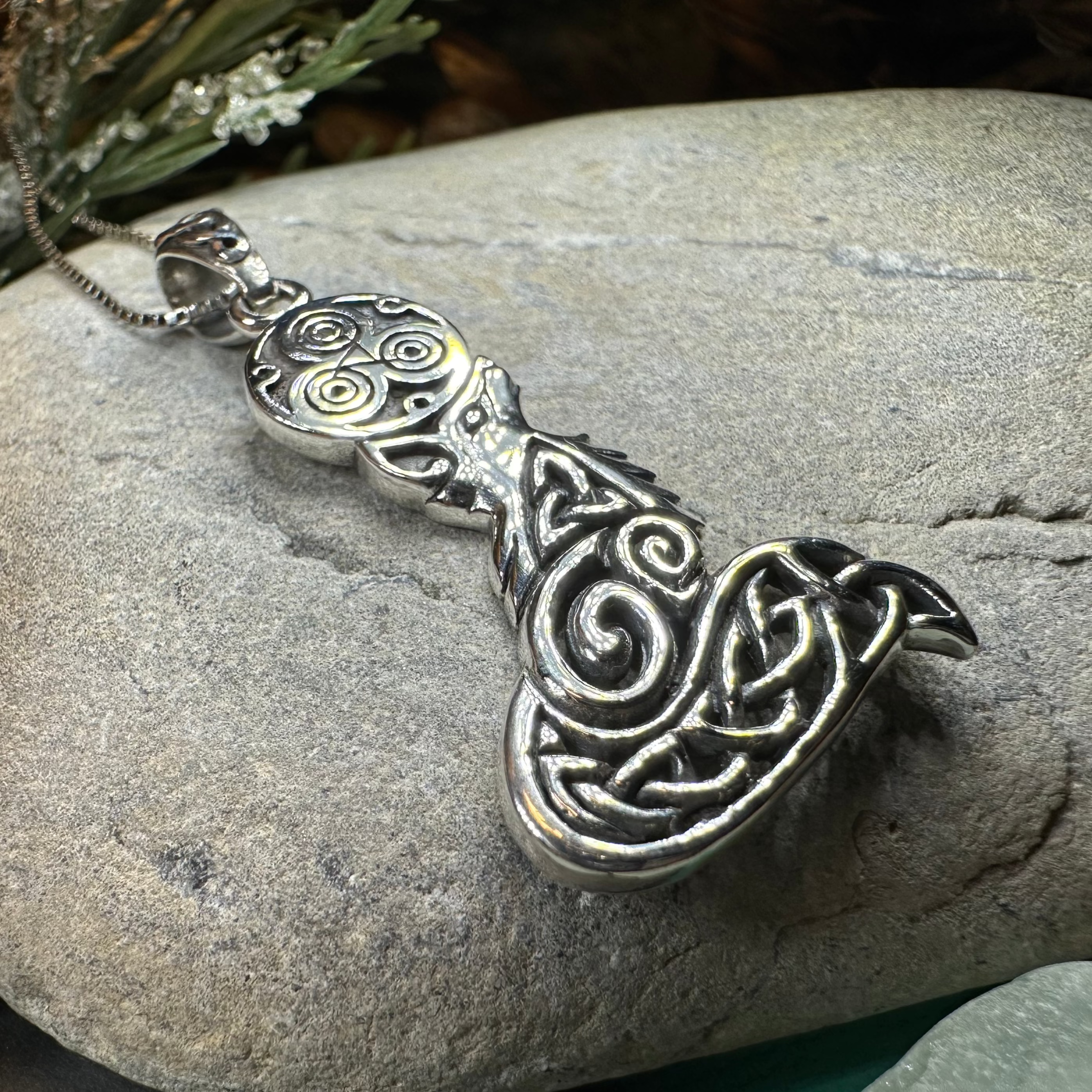 Celtic Forest Fox Pendant Necklace - Elegant Animal Jewelry for Women, Perfect Gift for Nature Lovers & Boho Style Outfits