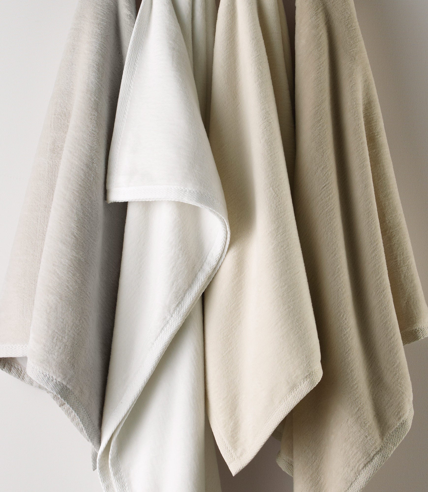 Soft & Breathable All-Season Cotton Blanket for Bed, Couch & Travel - Lightweight & Cozy Home Decor Gift
