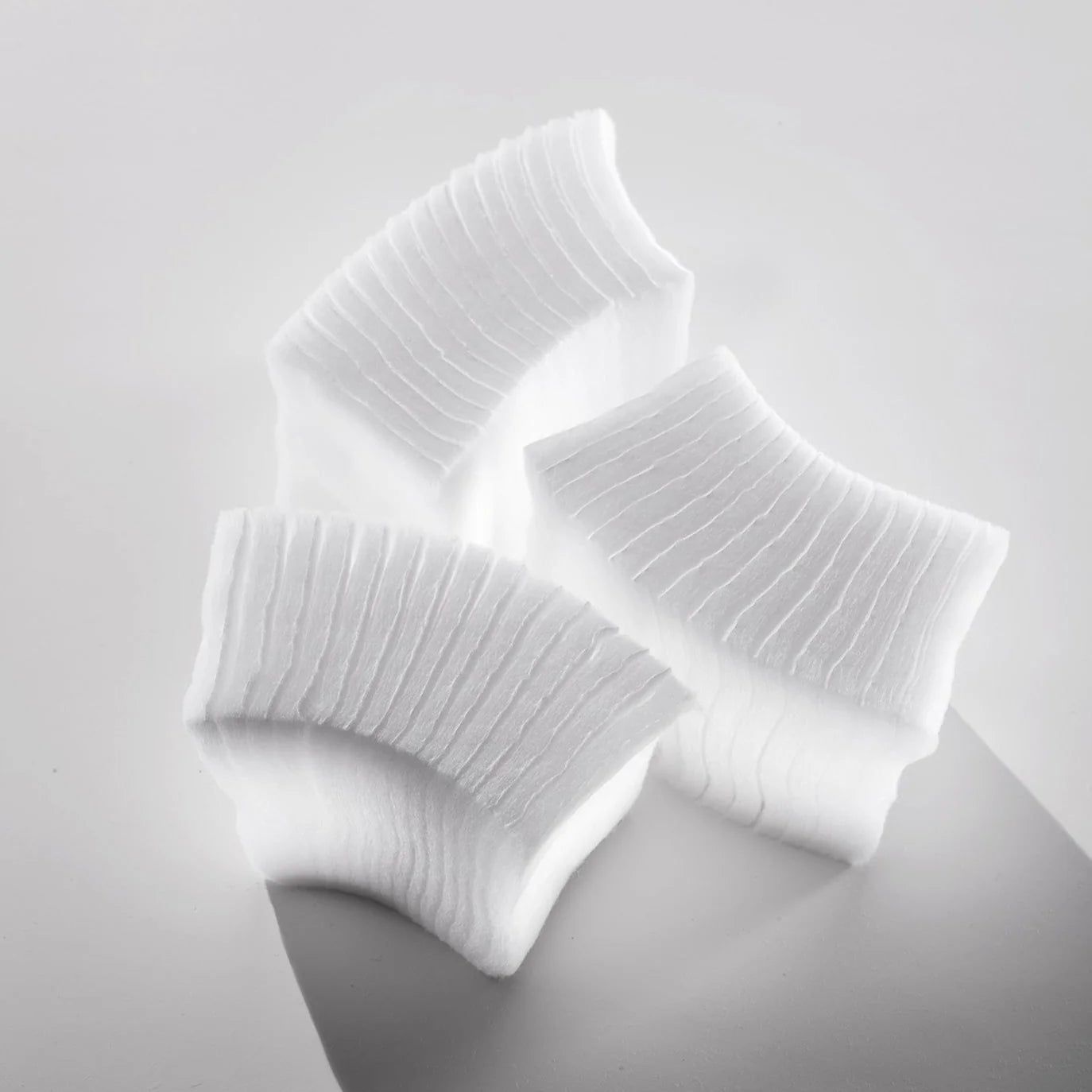 ALBION Soft Facial Cotton Pads L - Gentle Makeup Remover & Skincare for Sensitive Skin - Perfect for Daily Cleansing & Toning