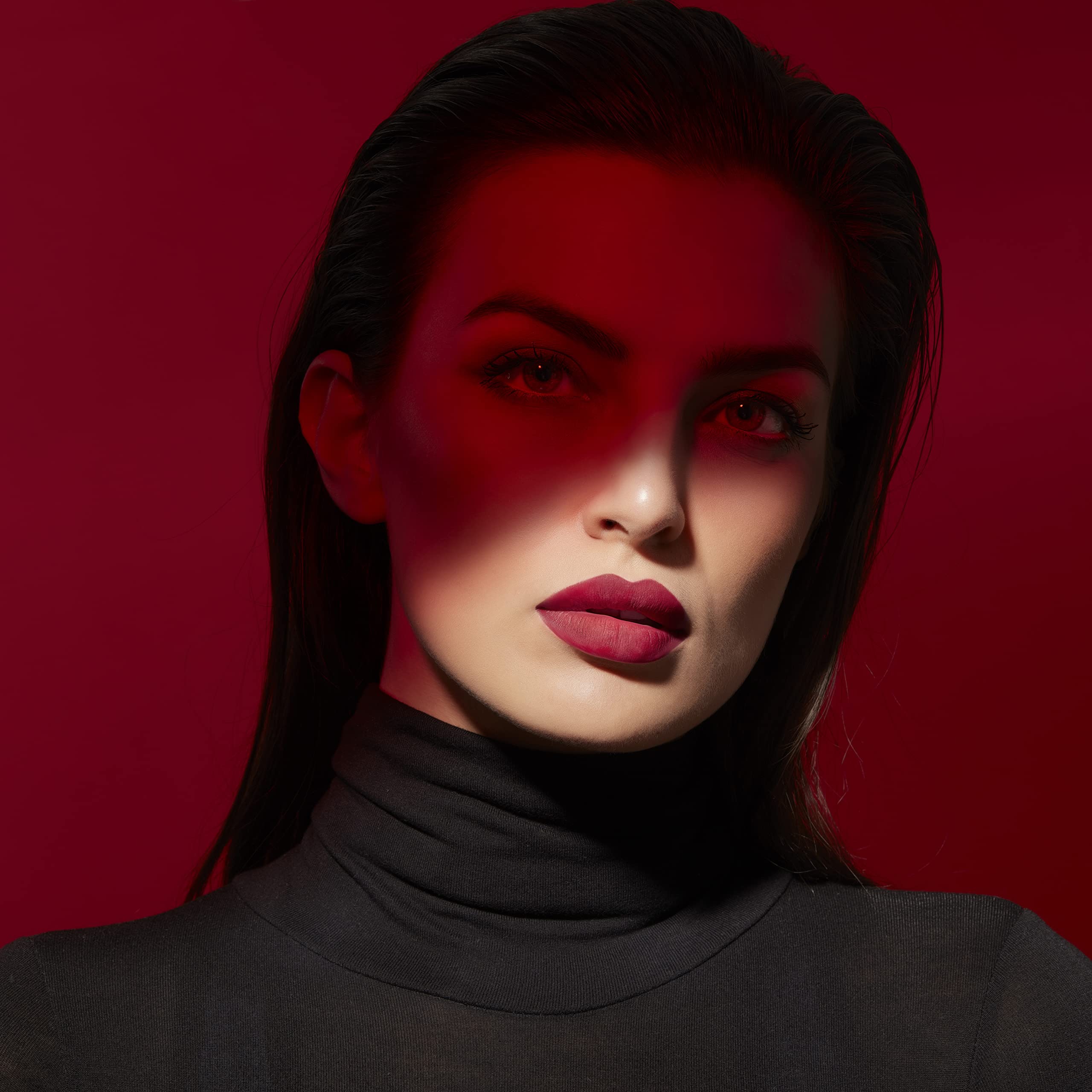DEBORAH Milano Matte Lipstick - 34 Red in Winter, Collagen & Hyaluronic Acid Infused, Long-Lasting Intense Color & Volumized Lips, Nourishing Formula, 4.5g - Perfect for Winter Makeup & Special Occasions