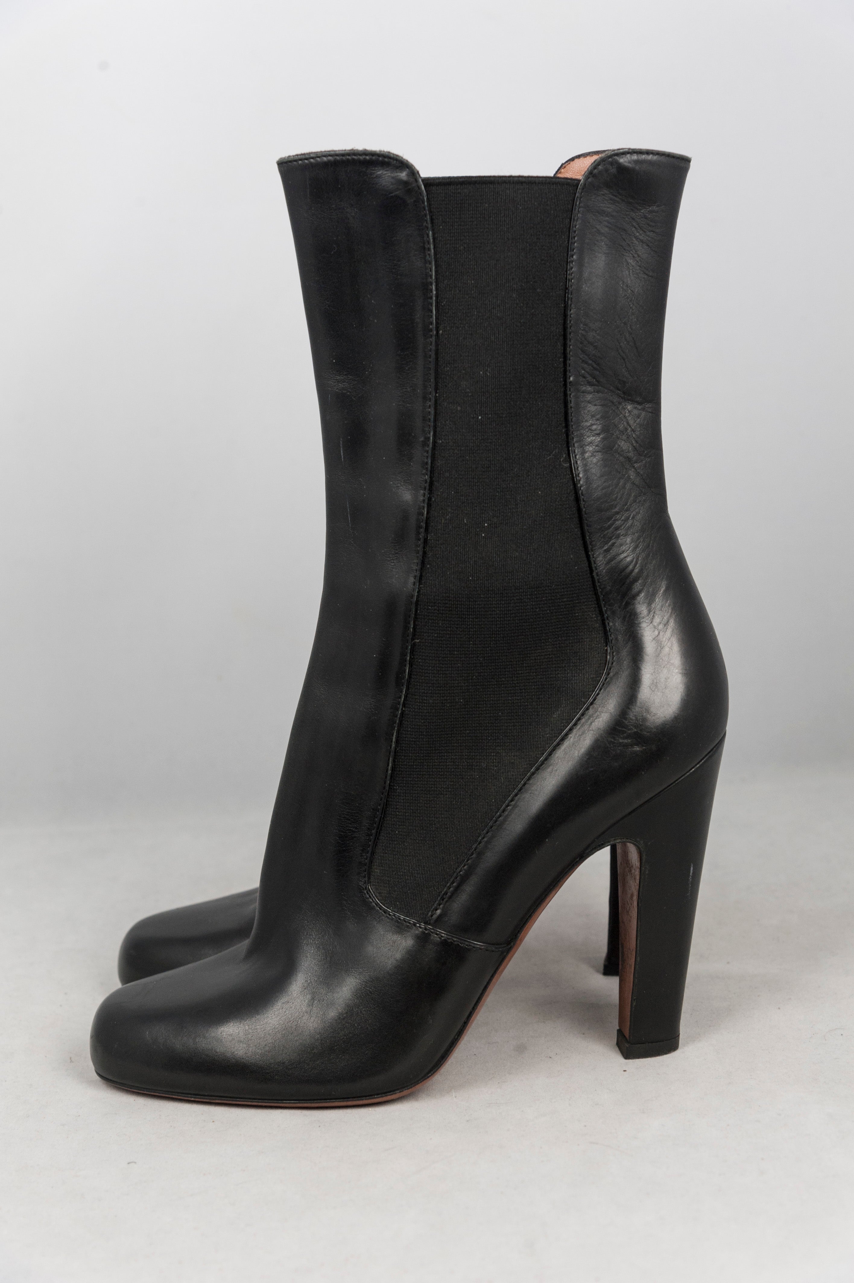 ALAÏA Black Leather Boots with Elastic Band - Women's Size 39 | Stylish Ankle Boots for Evening Wear & Night Out