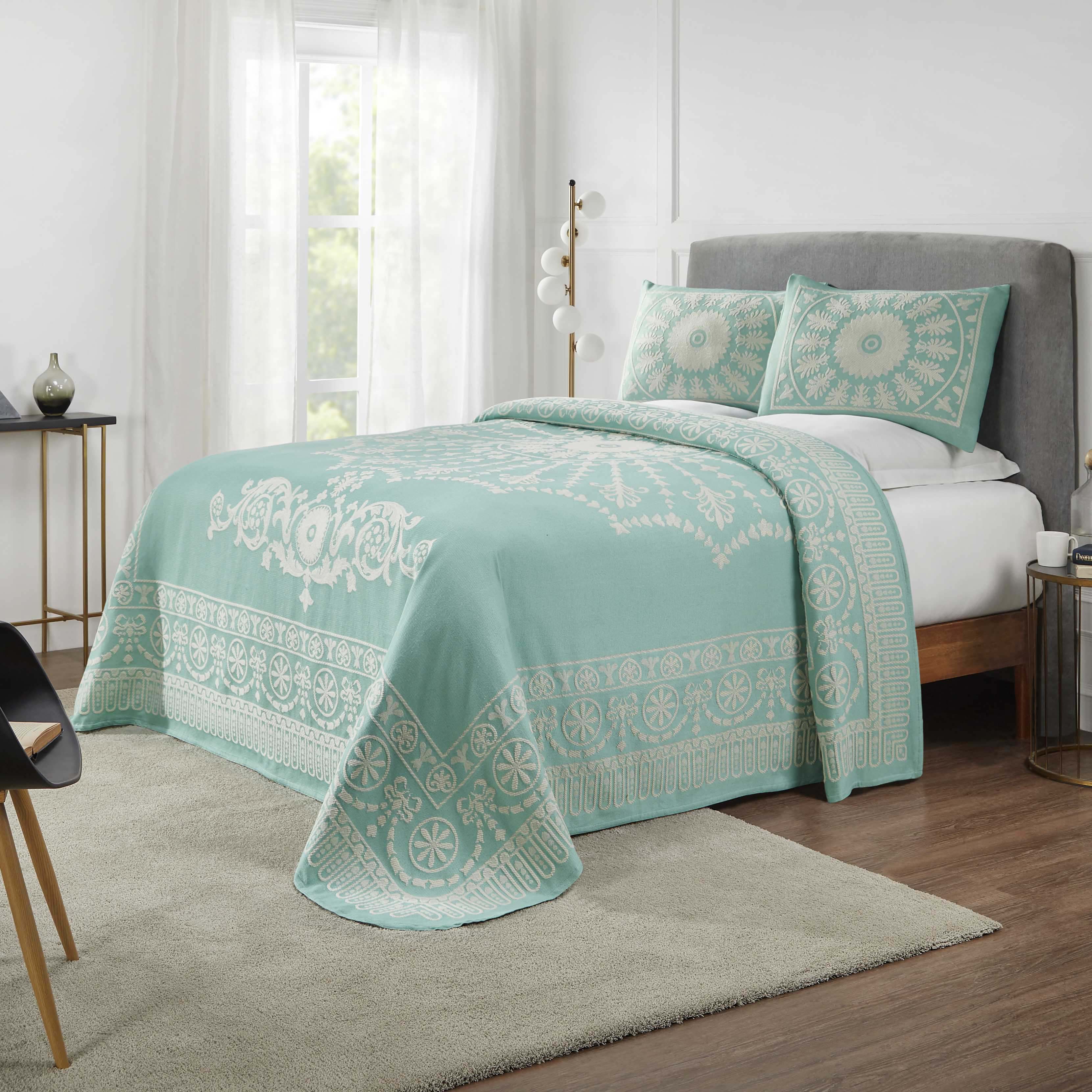 Traditional Medallion Cotton Blend Woven Jacquard Bedspread Set - Queen Size Luxury Bedding for Master Bedroom - Perfect for Home Decor, Guest Room & Hotel Use