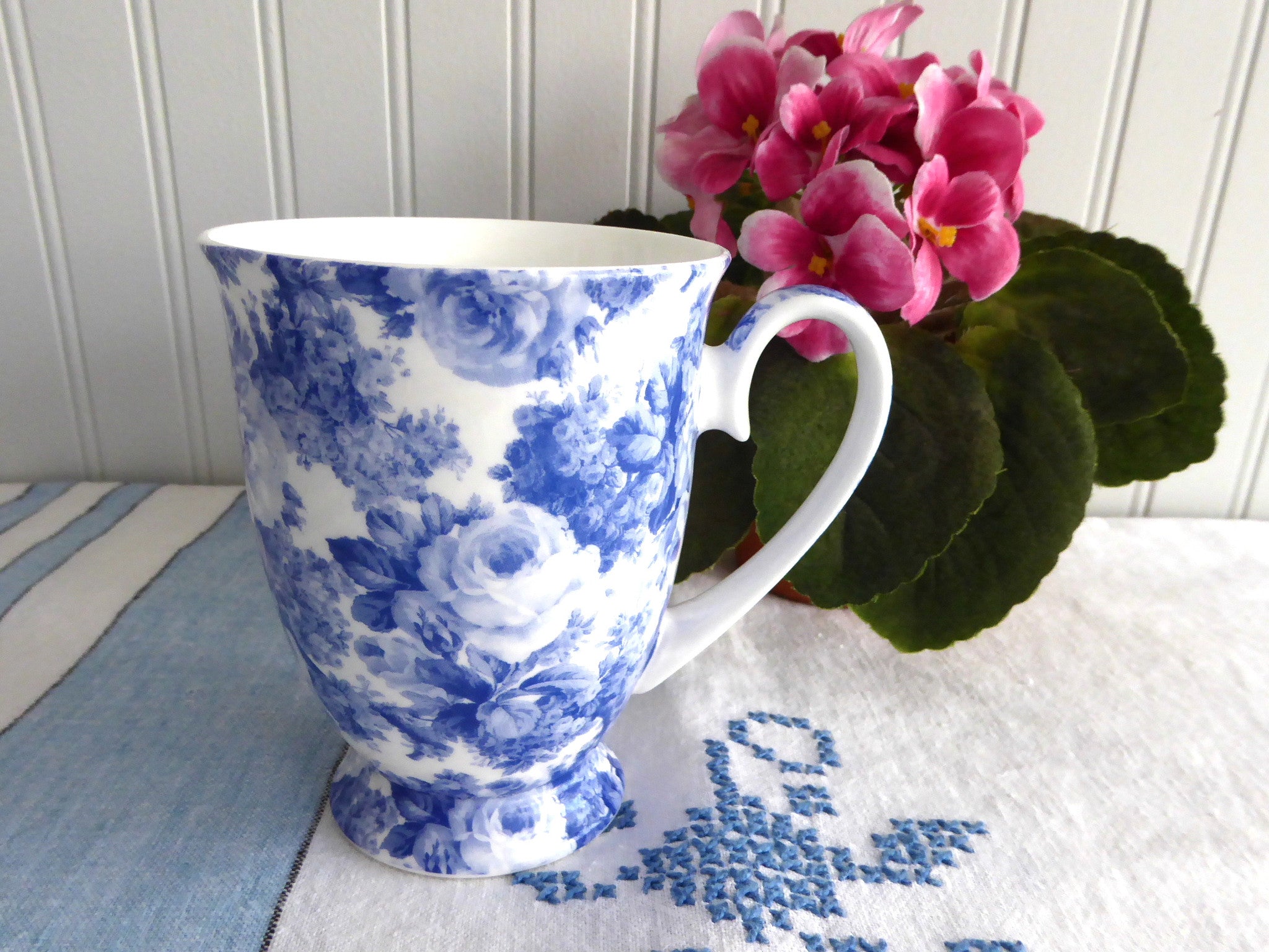 Maxwell Williams Antique Blue Floral Chintz Mug - Premium Bone China Pedestal Cup for Tea & Coffee - Perfect for Afternoon Tea, Vintage Kitchen Decor, and Gift Giving