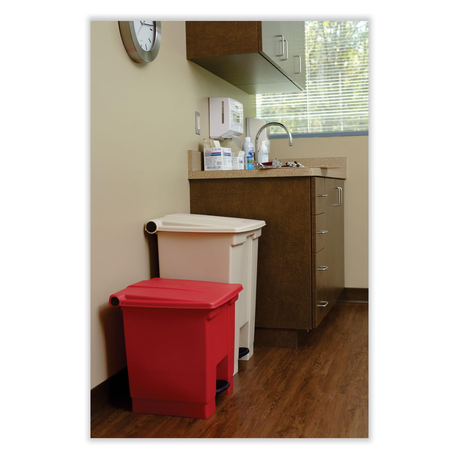 Step-On 8 Gallon Red Trash Can with Lid - Heavy Duty Outdoor Garbage Bin for Kitchen, Yard, and Commercial Use