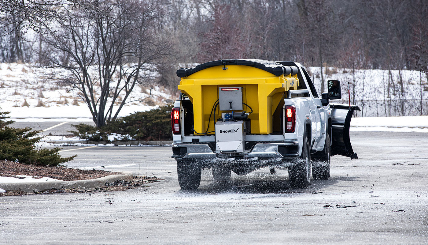 SnowEx Renegade Poly Hopper Spreaders - Durable Salt & Ice Melt Spreader for Driveways, Parking Lots & Walkways - Ideal for Winter Snow Removal & Deicing