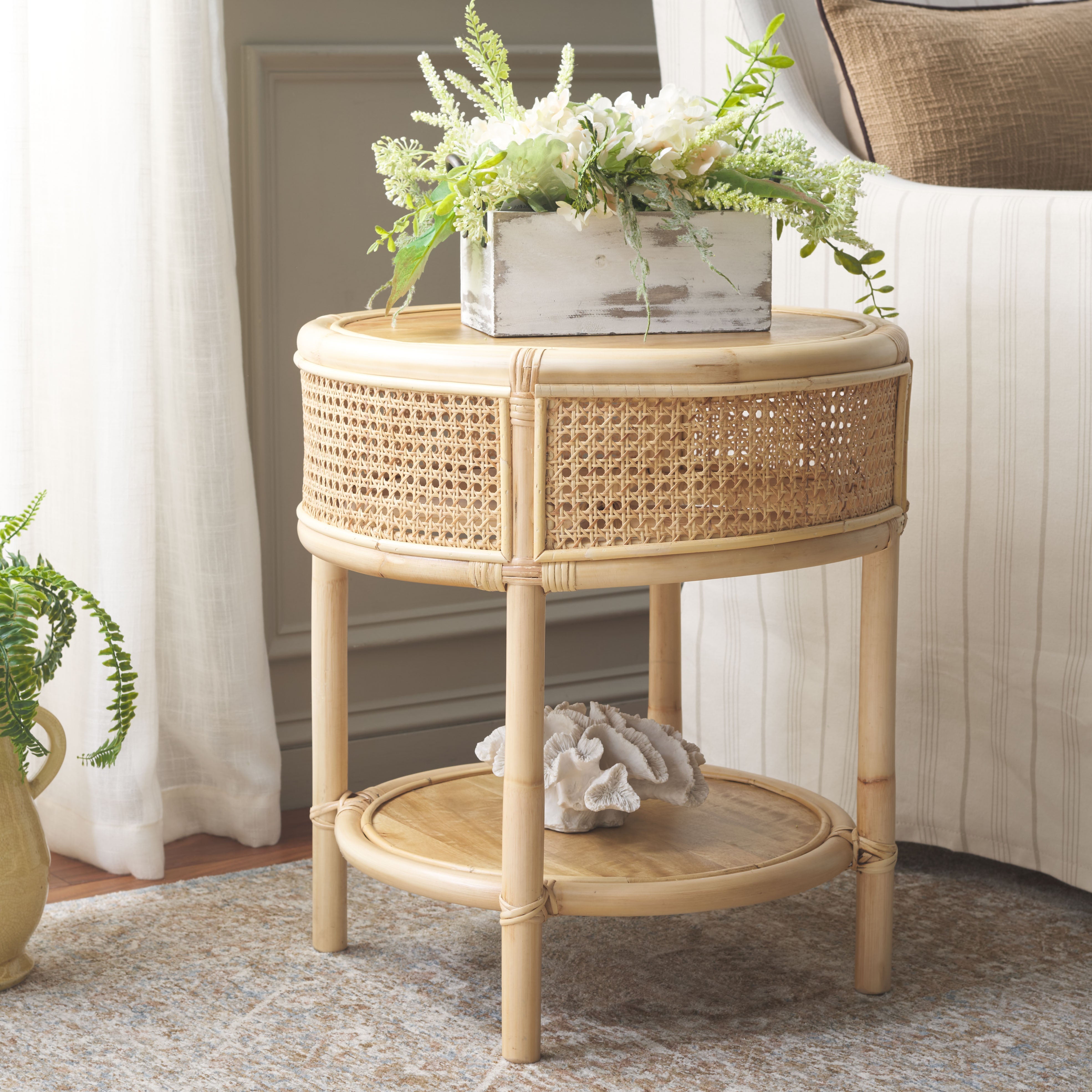 Safavieh Arvid Round Accent Table - Modern Side Table for Living Room, Bedroom & Office - ACC6505