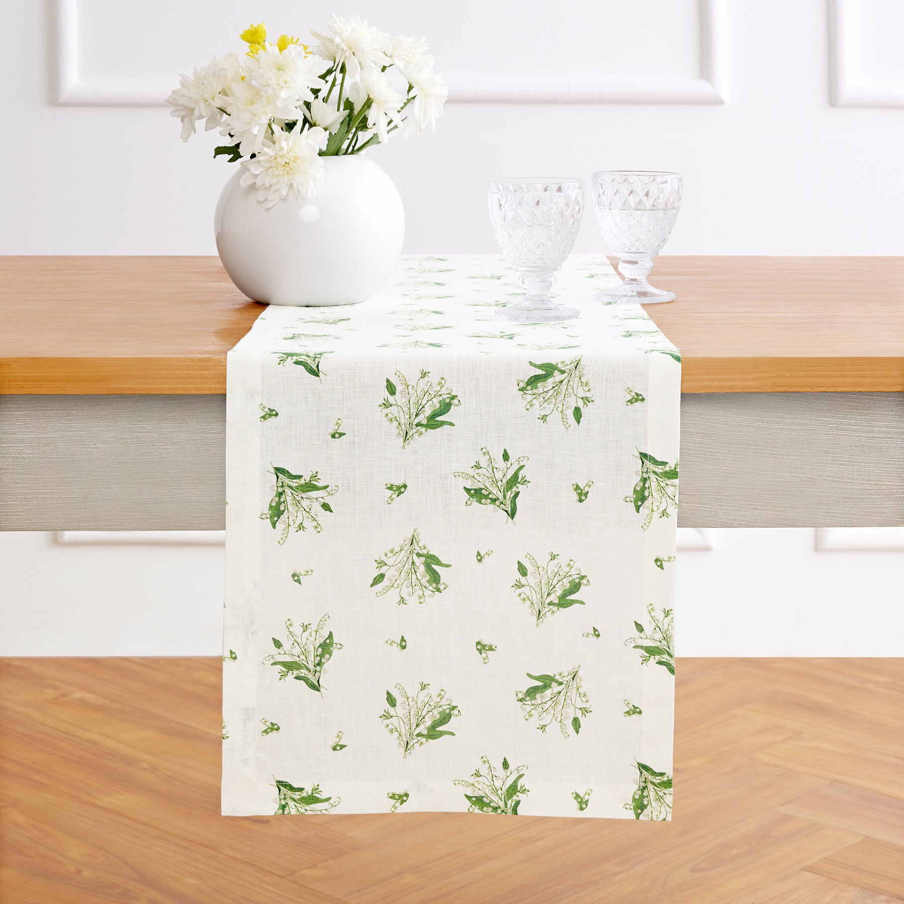 Elegant Lily of the Valley Floral Table Runner - Perfect for Wedding, Party & Home Decor
