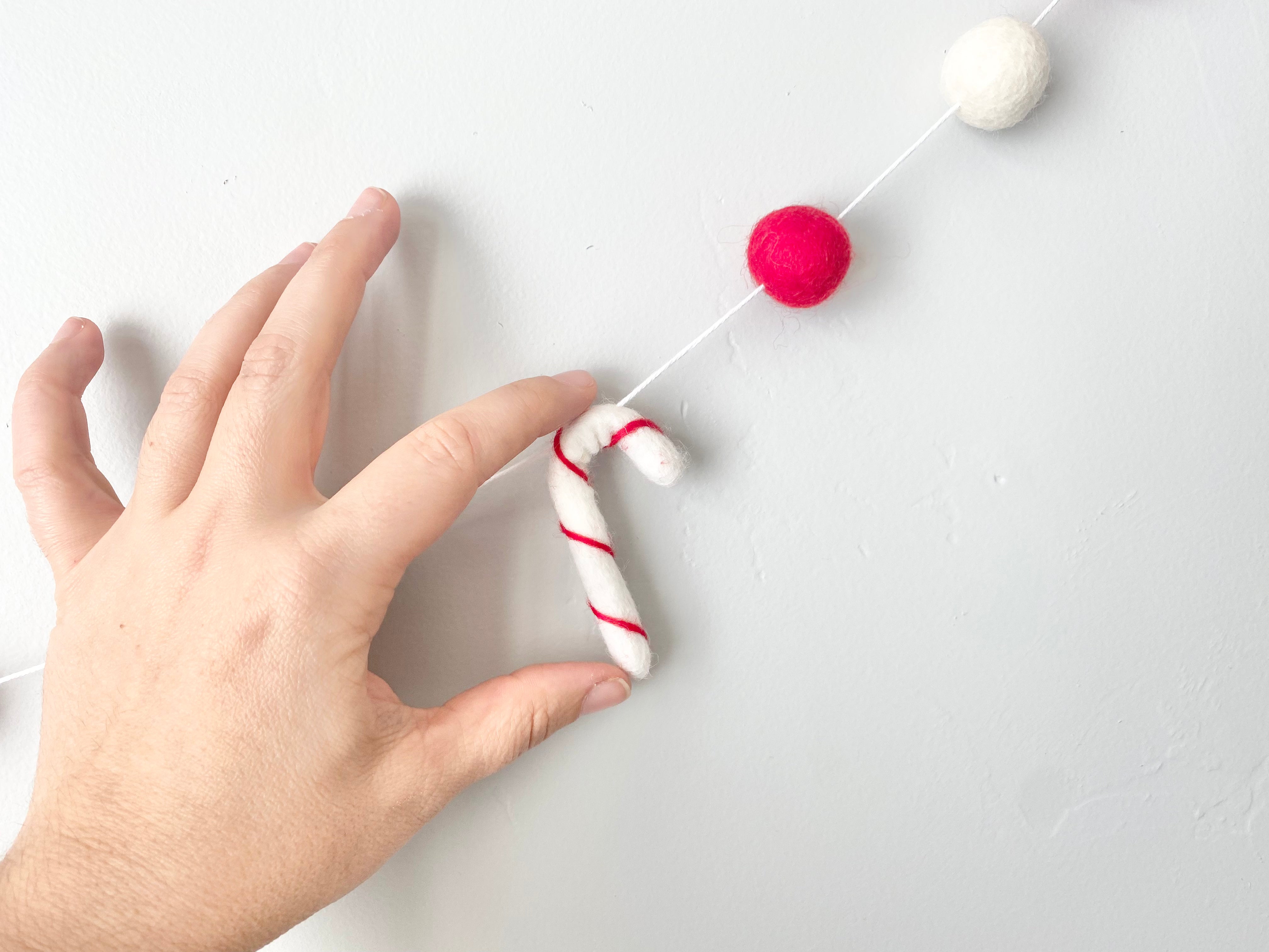 Red & White Candy Cane Garland - Christmas Holiday Decor for Tree, Fireplace & Home - Perfect for Xmas Party, Winter Wedding & Festive Decorations
