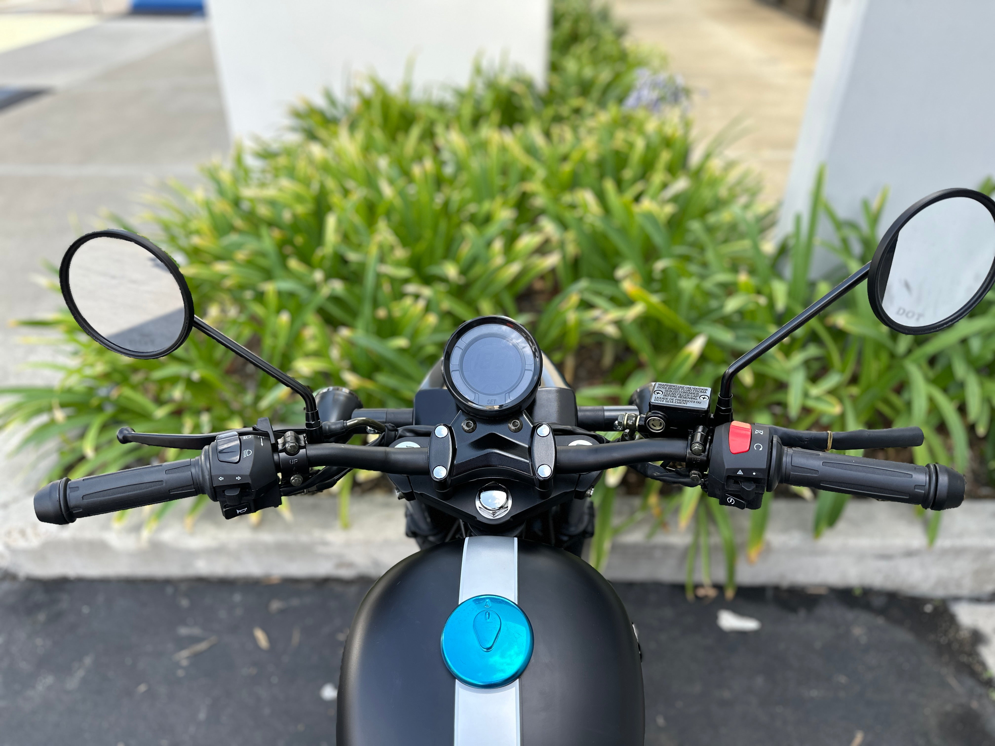 Venom Ghost 250cc Chopper Motorcycle - 5 Speed Manual Transmission - Matte Black Finish - Cruiser Bike for Urban Commuting & Weekend Rides