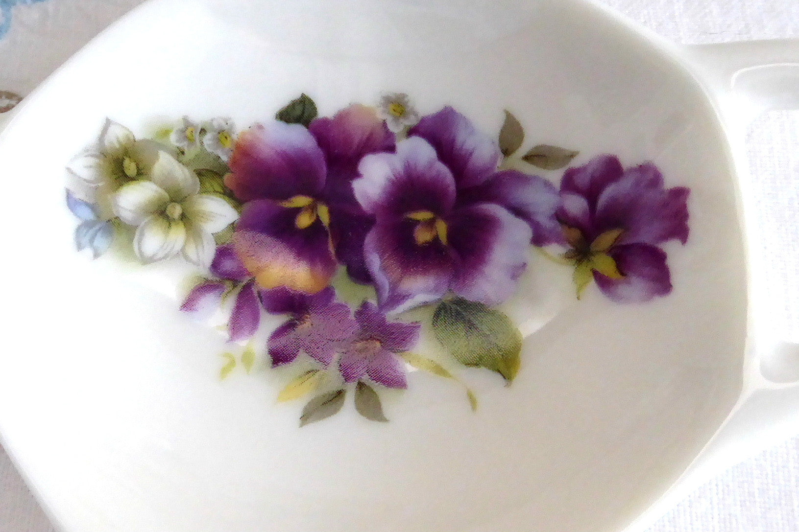 Royal Patrician England Bone China Teapot-Shaped Tea Bag Caddy with Pansies Design - Perfect for Afternoon Tea, Gifts, and Kitchen Decor