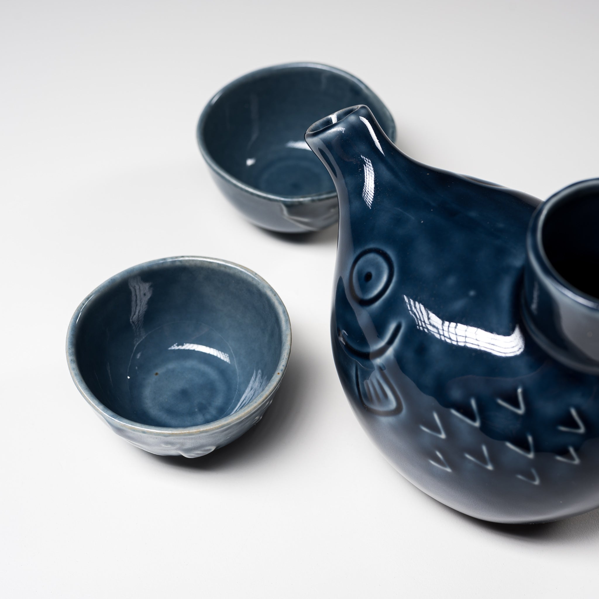 Japanese Mino Ware Pottery Sake Set - Traditional Blue Bowlfish Design by Ito Yamai - Perfect for Japanese Tea Ceremonies & Home Decor