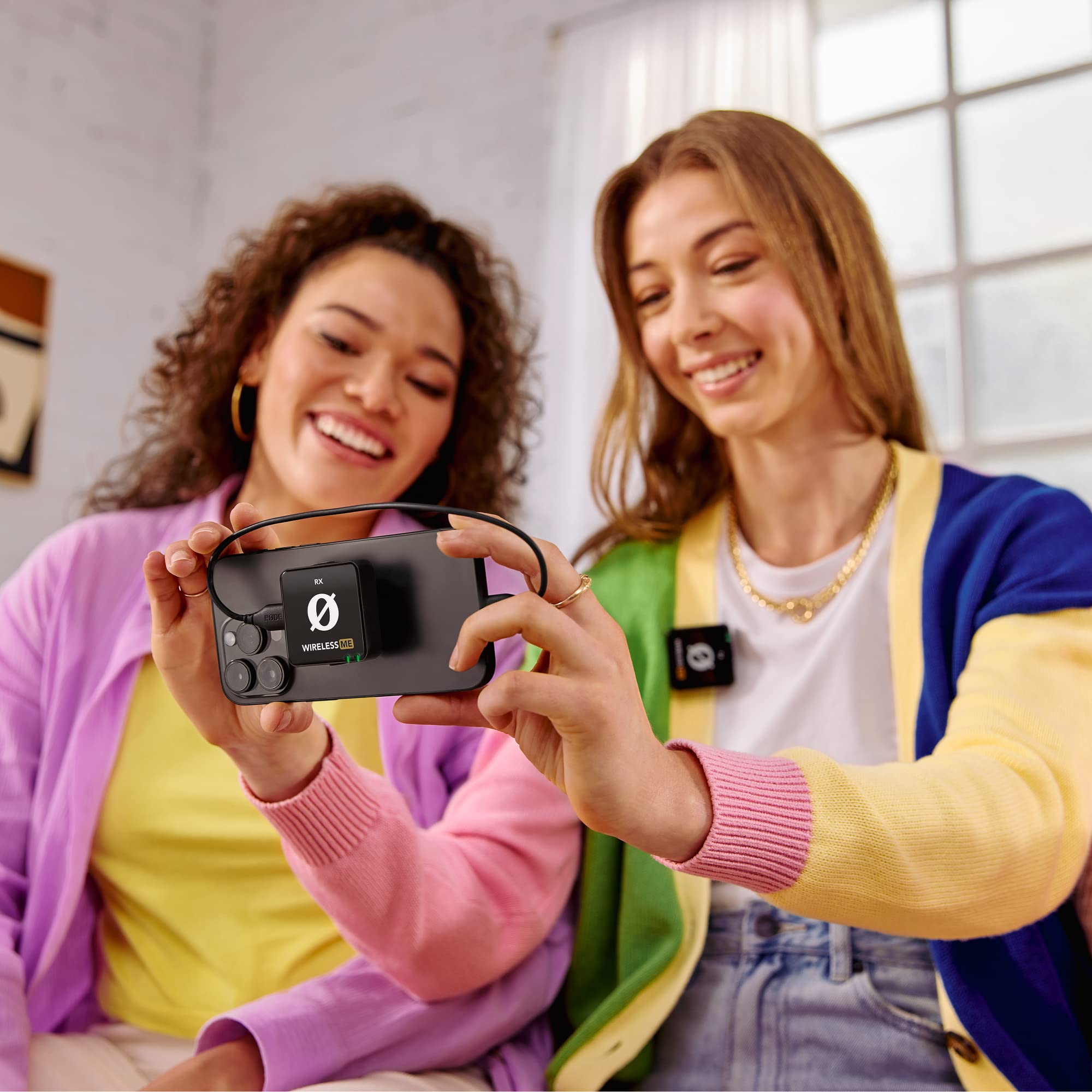 RØDE Wireless ME Ultra-Compact Wireless Microphone System with Built-In Mics, GainAssist Tech & 100m Range - Perfect for Filmmaking, Interviews, YouTube Videos, Podcasting & Live Streaming