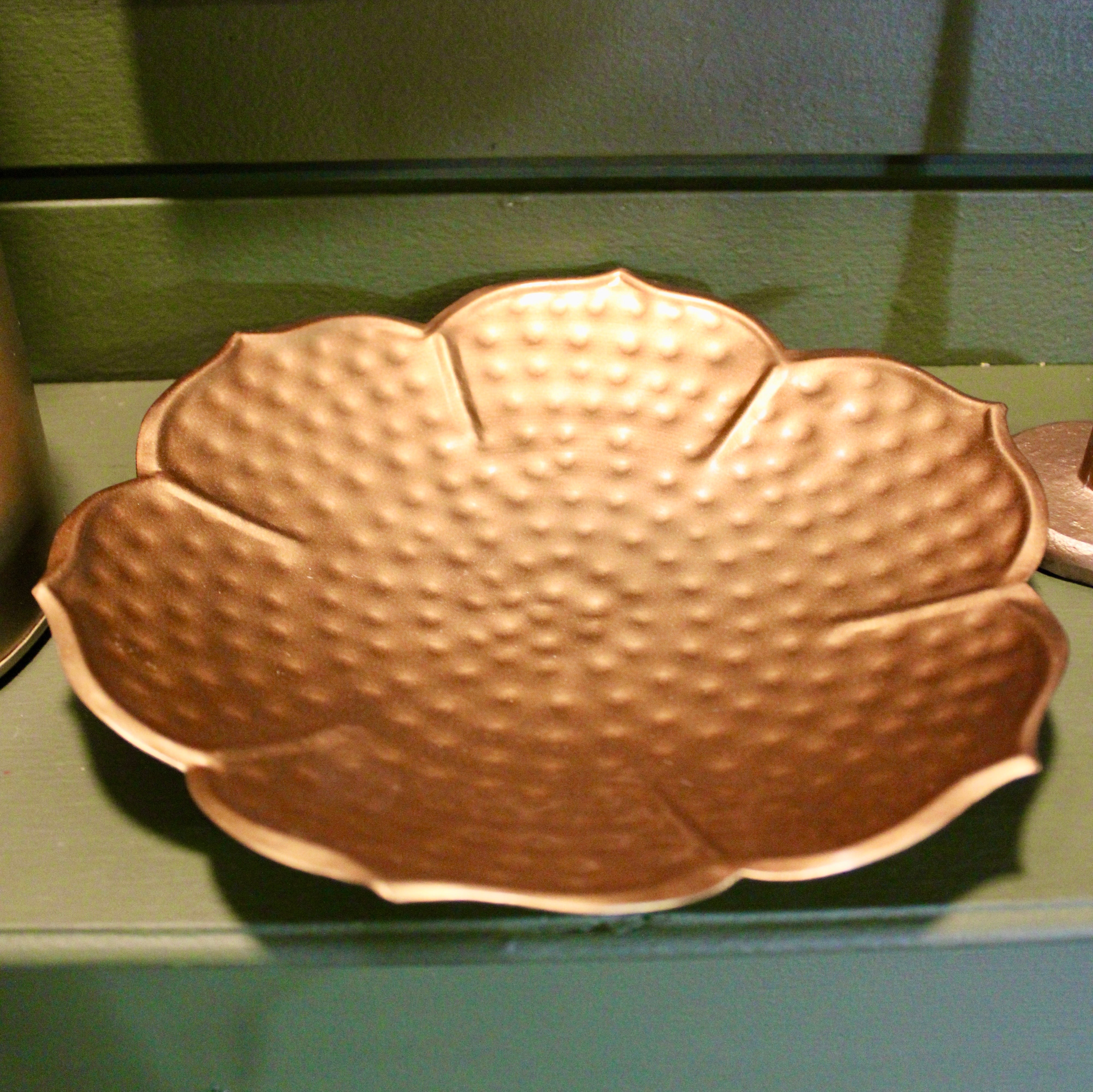 Elegant Decorative Metal Flower Bowl for Home Decor - Perfect for Centerpieces, Tabletop Displays & Wedding Decorations