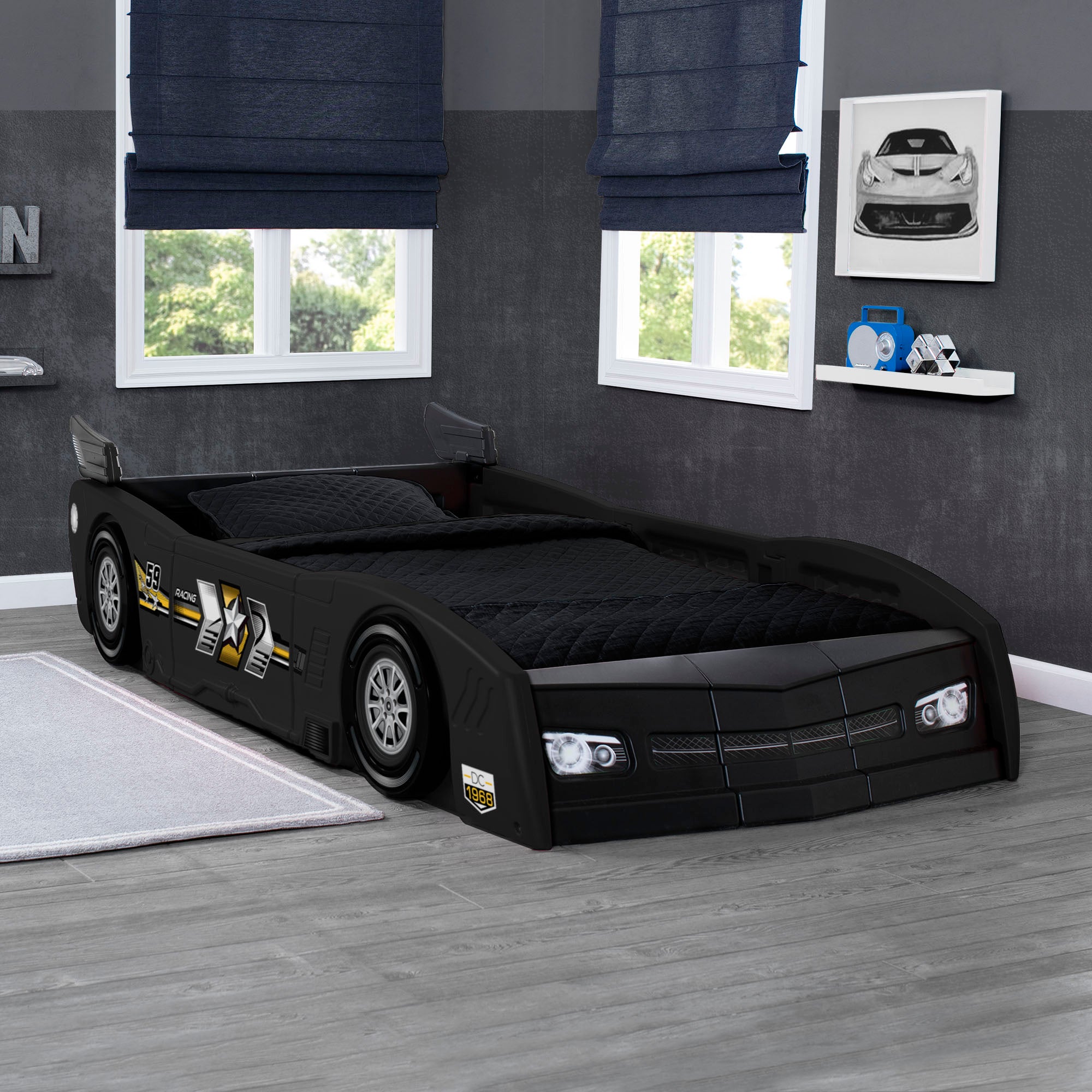 Black (001)