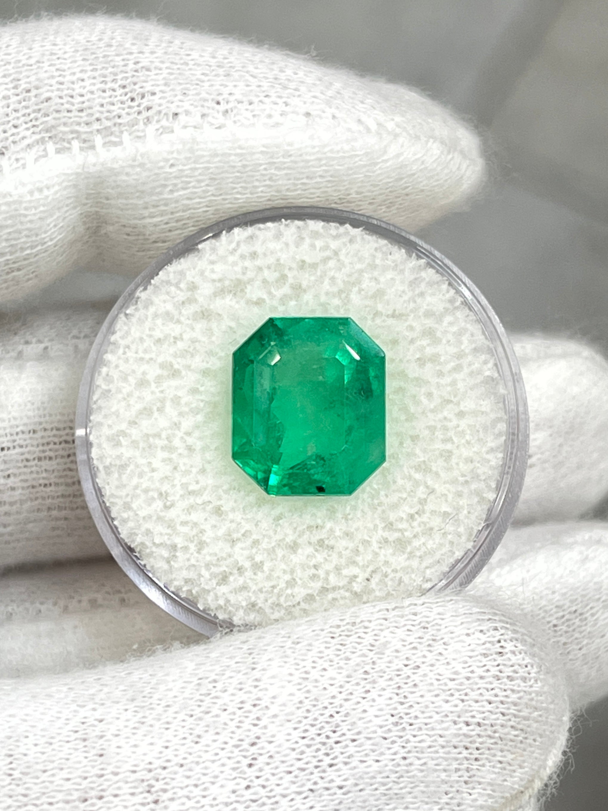 5.75 Carat 11.5x10mm Natural Colombian Emerald - Medium Green with Freckles - Loose Gemstone for Jewelry Making, Engagement Rings & Collector's Items