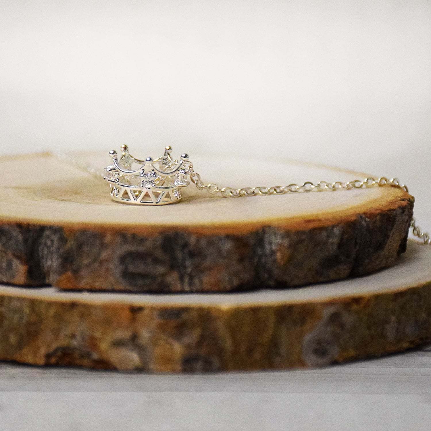 Sparkle Crown Necklace for Women - Elegant Princess Jewelry Gift for Birthday, Anniversary & Valentine's Day - Perfect for Parties, Weddings & Special Occasions