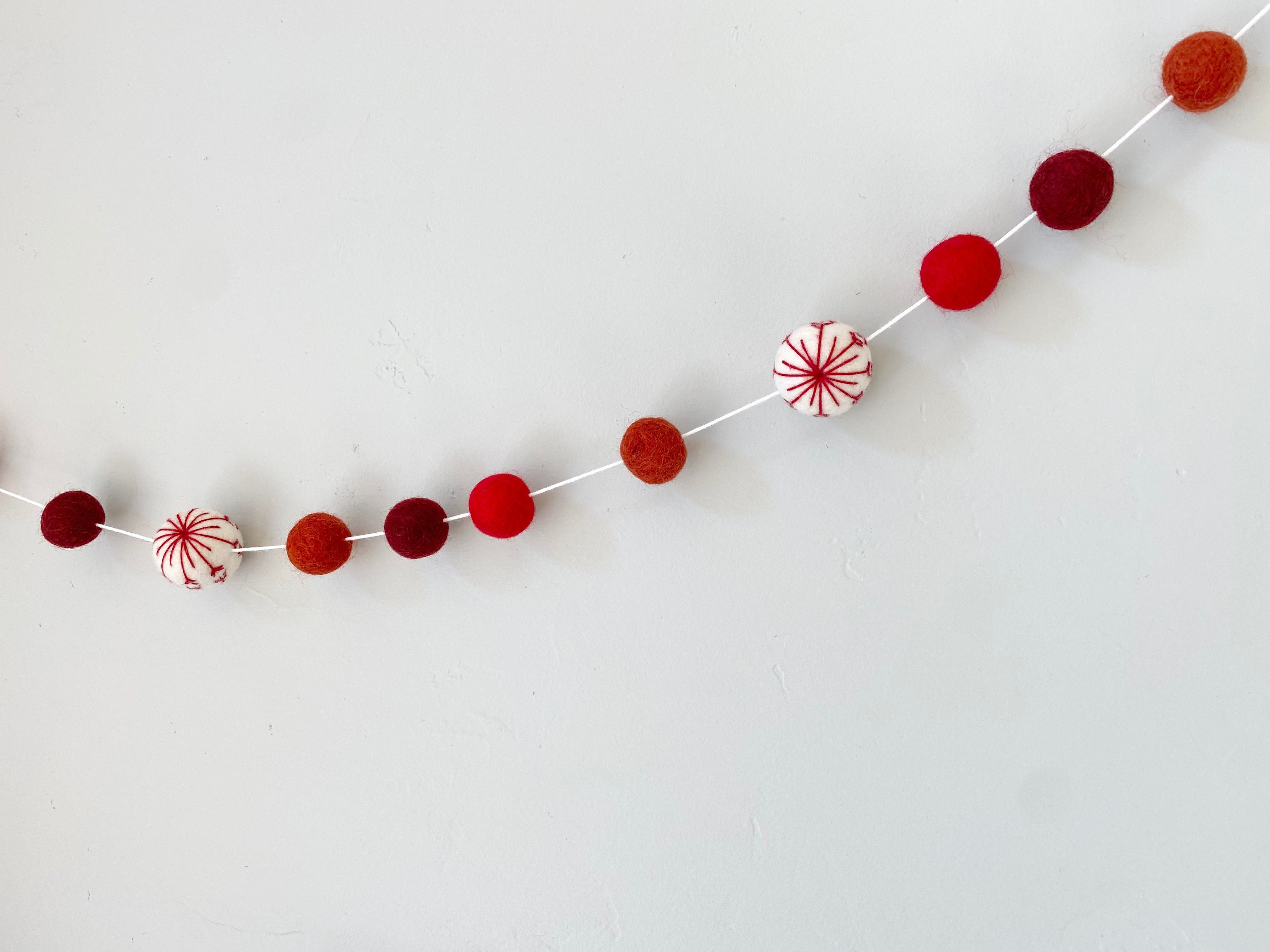 White Snowflake Ball Garland - Christmas Tree Decorations, Holiday Party Decor, Winter Wedding Decorations for Home & Office