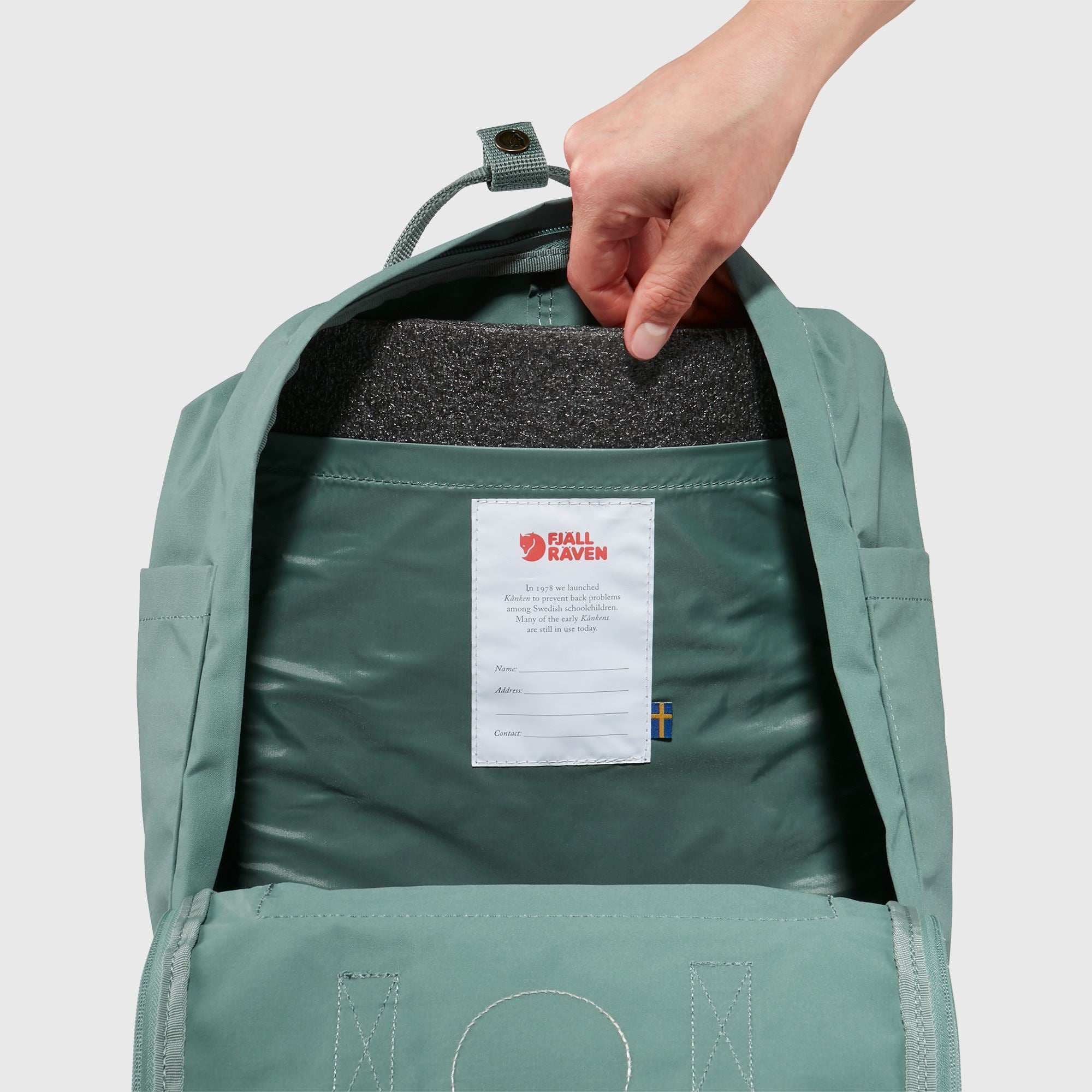 Fjallraven Kanken Classic Backpack - Waterproof & Durable School & Travel Backpack for Men & Women - Perfect for Hiking, Commuting & College Campus Use