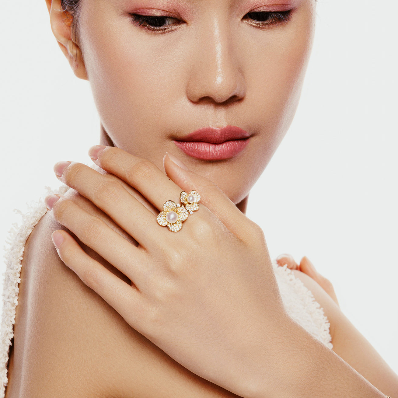 18K Solid Gold Akoya Pearl Ring KR00121 | Elegant Pearl Jewelry for Women | Perfect for Weddings, Anniversaries & Special Occasions