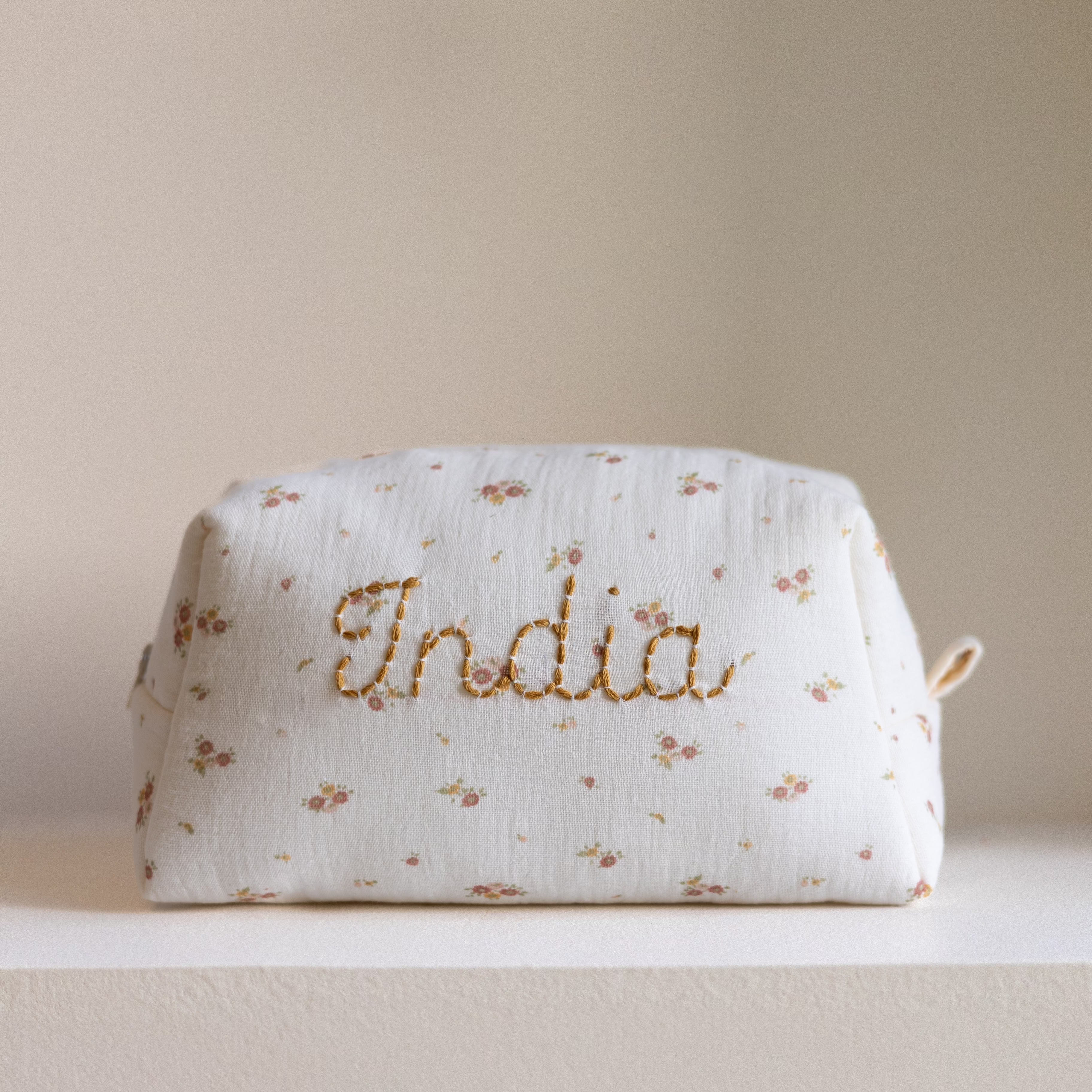 Waterproof Travel Toiletry Bag with Beige Floral Design - Perfect for Cosmetic Storage, Gym Essentials & Weekend Getaways