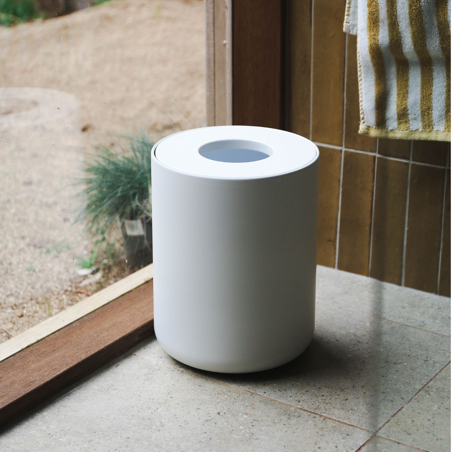 Round Trash Can with Lid - 12L White Plastic Waste Bin for Kitchen, Bathroom, Office & Home Use | Modern Design Dustbin with Foot Pedal for Hands-Free Operation