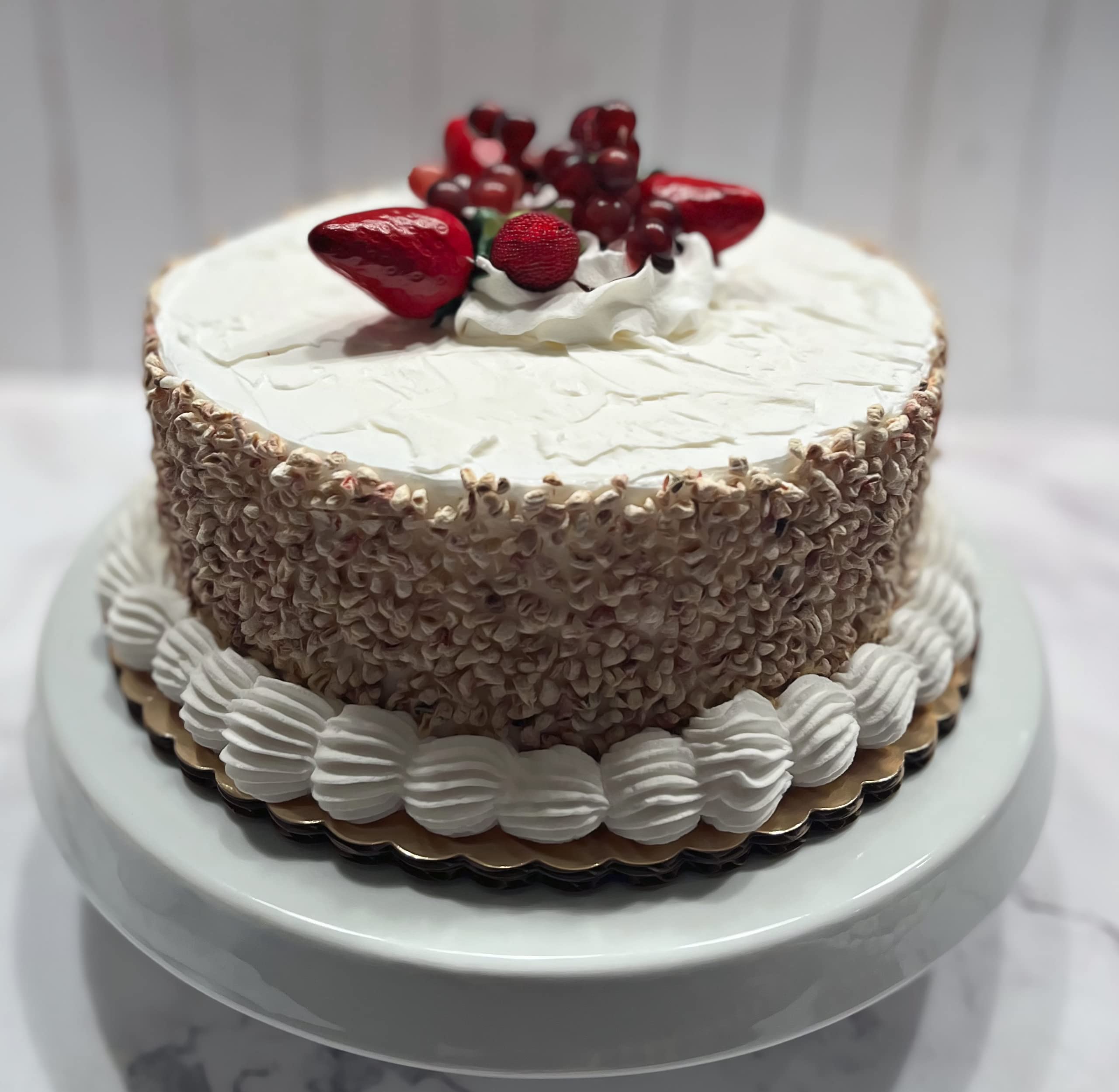 Artificial Cupcakes & Fake Cakes for Display - Faux Dessert Decorations for Home, Kitchen & Party Decor - Fake Cheesecake with Mixed Berries - Perfect for Wedding, Birthday & Bakery Display