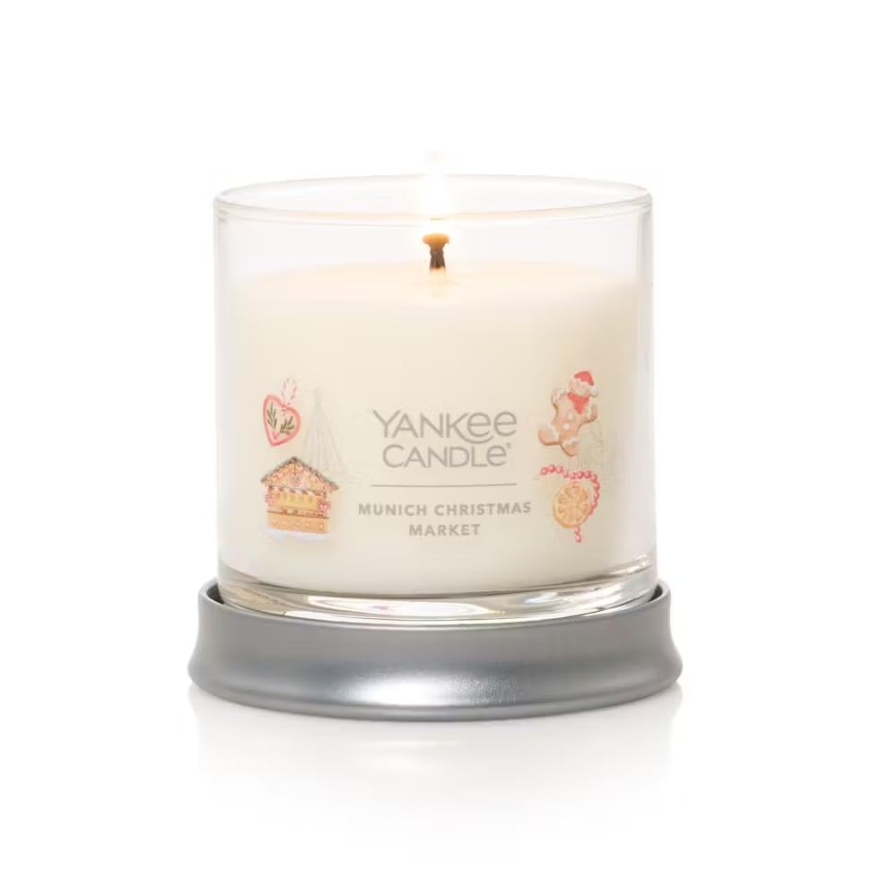 Yankee Candle Munich Christmas Market Small Signature Tumbler Candle - Holiday Scented Candle for Home Decor, Christmas Gifts & Cozy Winter Nights