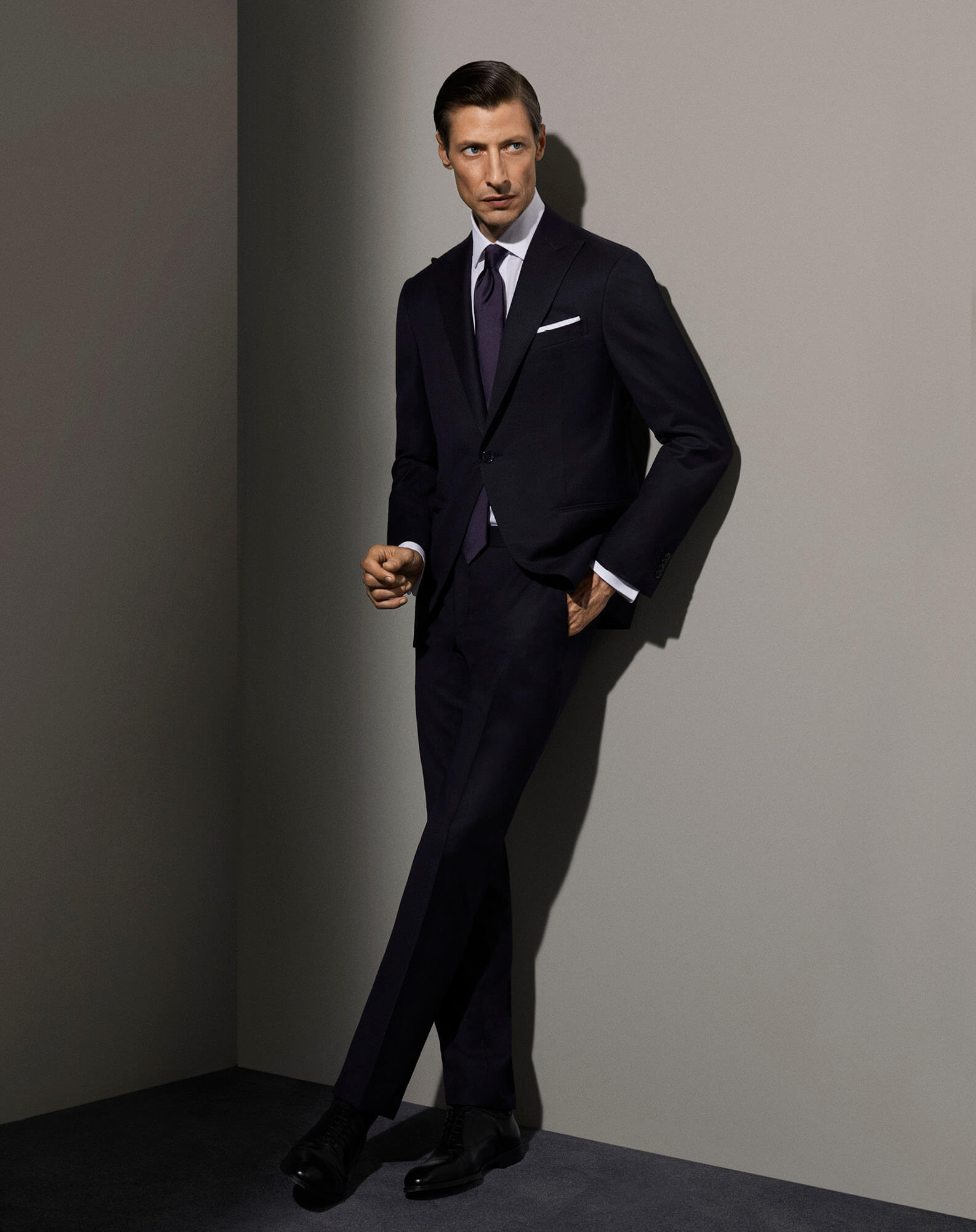 Premium CORNELIANI Men's Black Slim Fit Wool Dinner Suit for Formal Events & Business Meetings - Elegant Smoking Leader Tuxedo for Weddings, Galas & Special Occasions