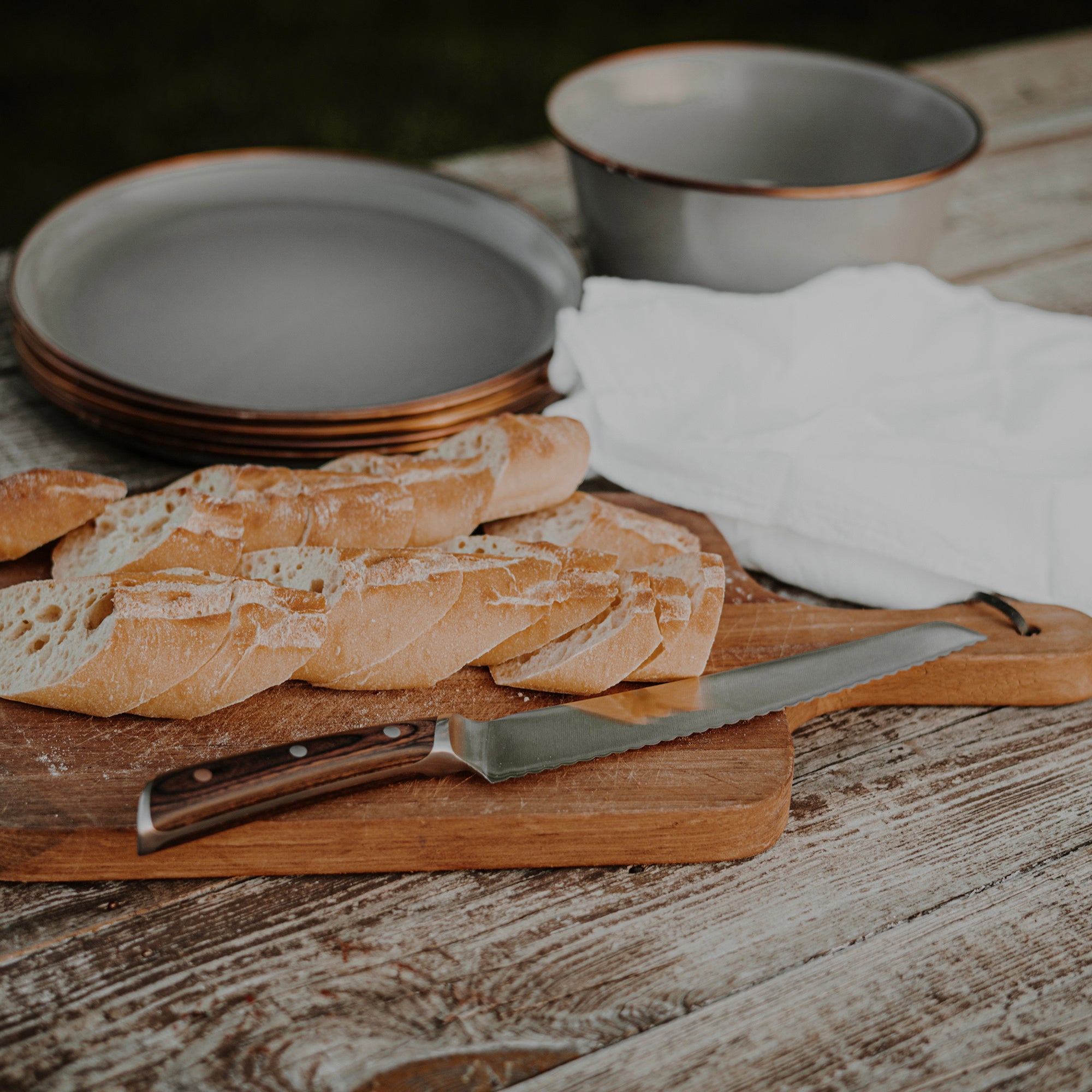 Premium No. 9 Stainless Steel Bread Knife - Ultra Sharp Serrated Blade for Slicing Bread, Cakes & Pastries - Perfect for Bakeries, Kitchens & Home Baking Enthusiasts